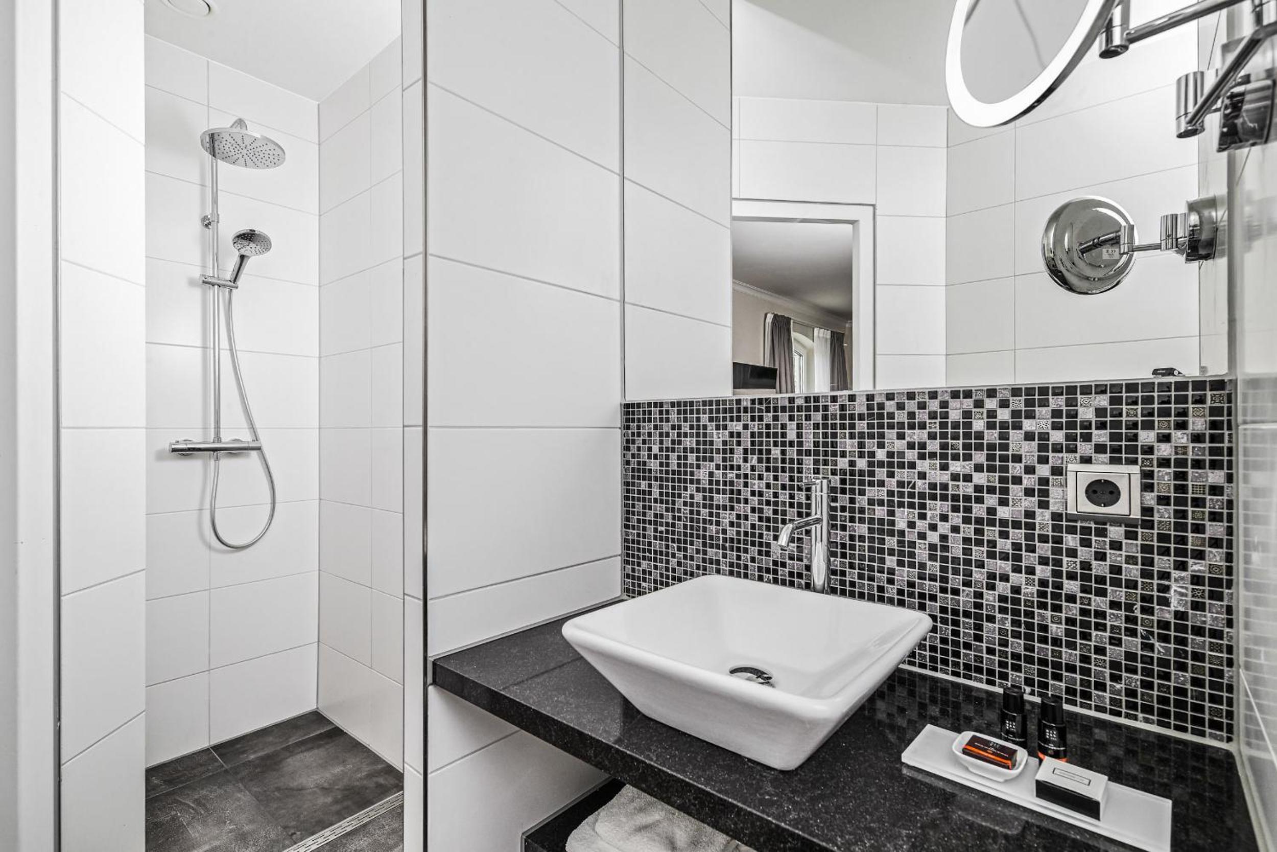 Deluxe Double Room with Bath  photo 2