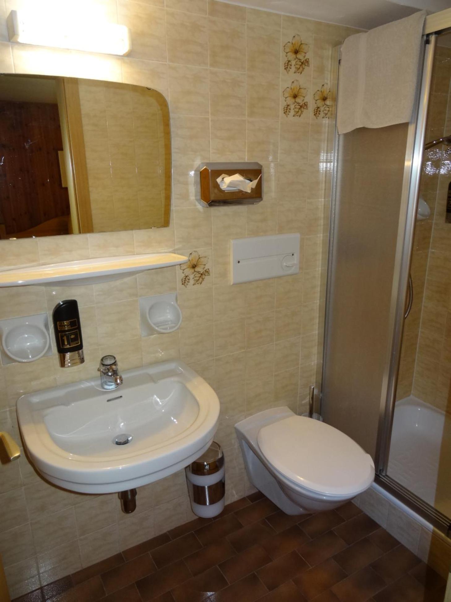 Double Room with Balcony - Photo 5