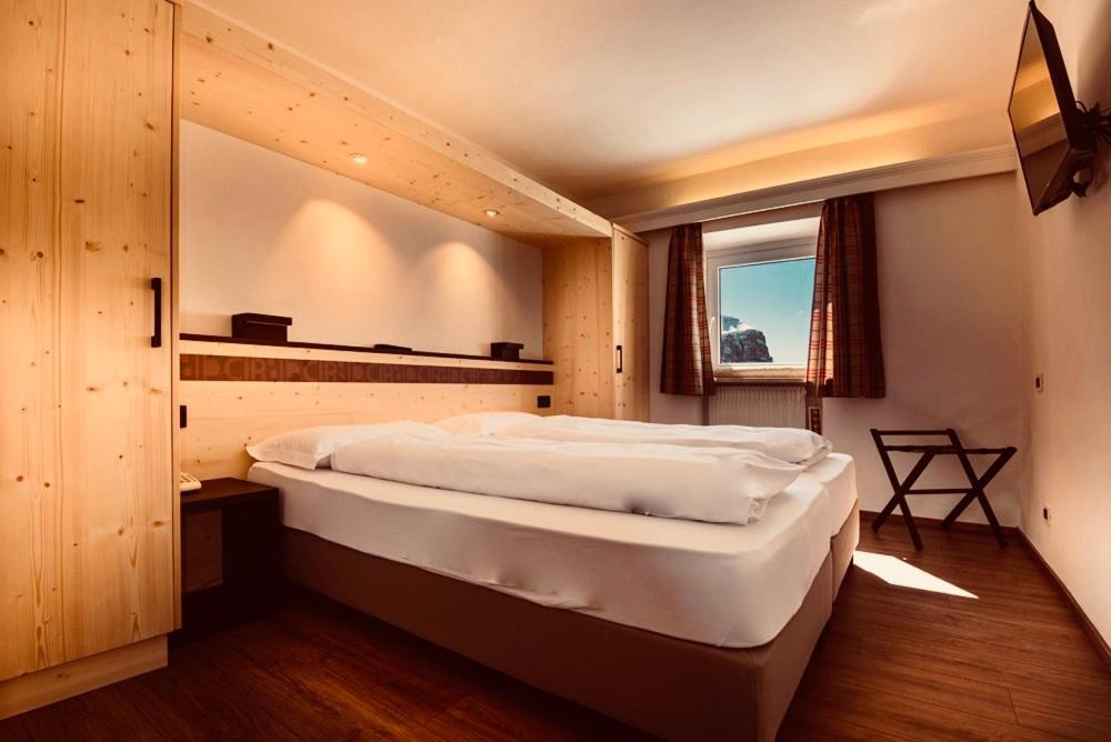 Double or Twin Room with Bathroom photo 1