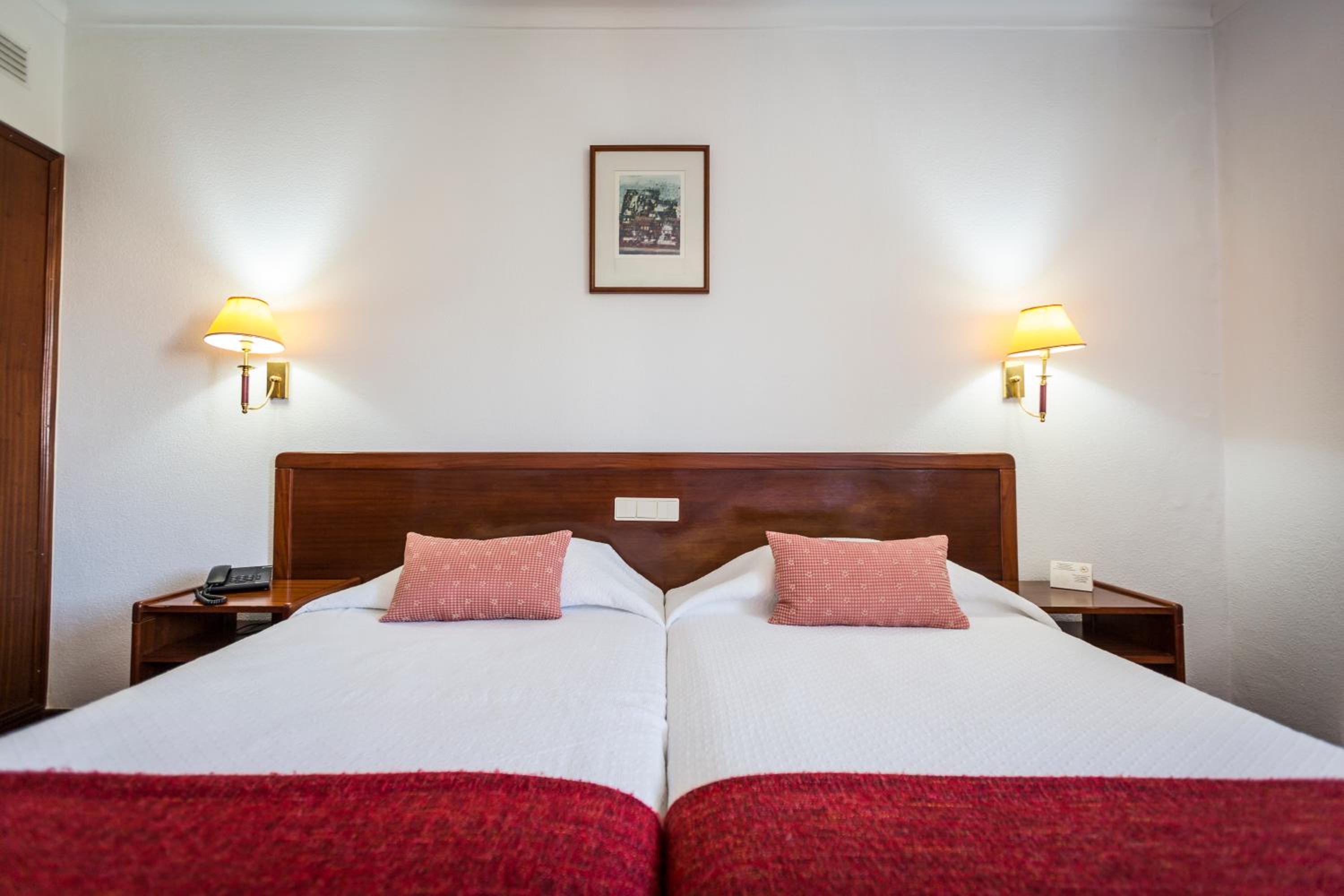 Twin Room - Photo 8