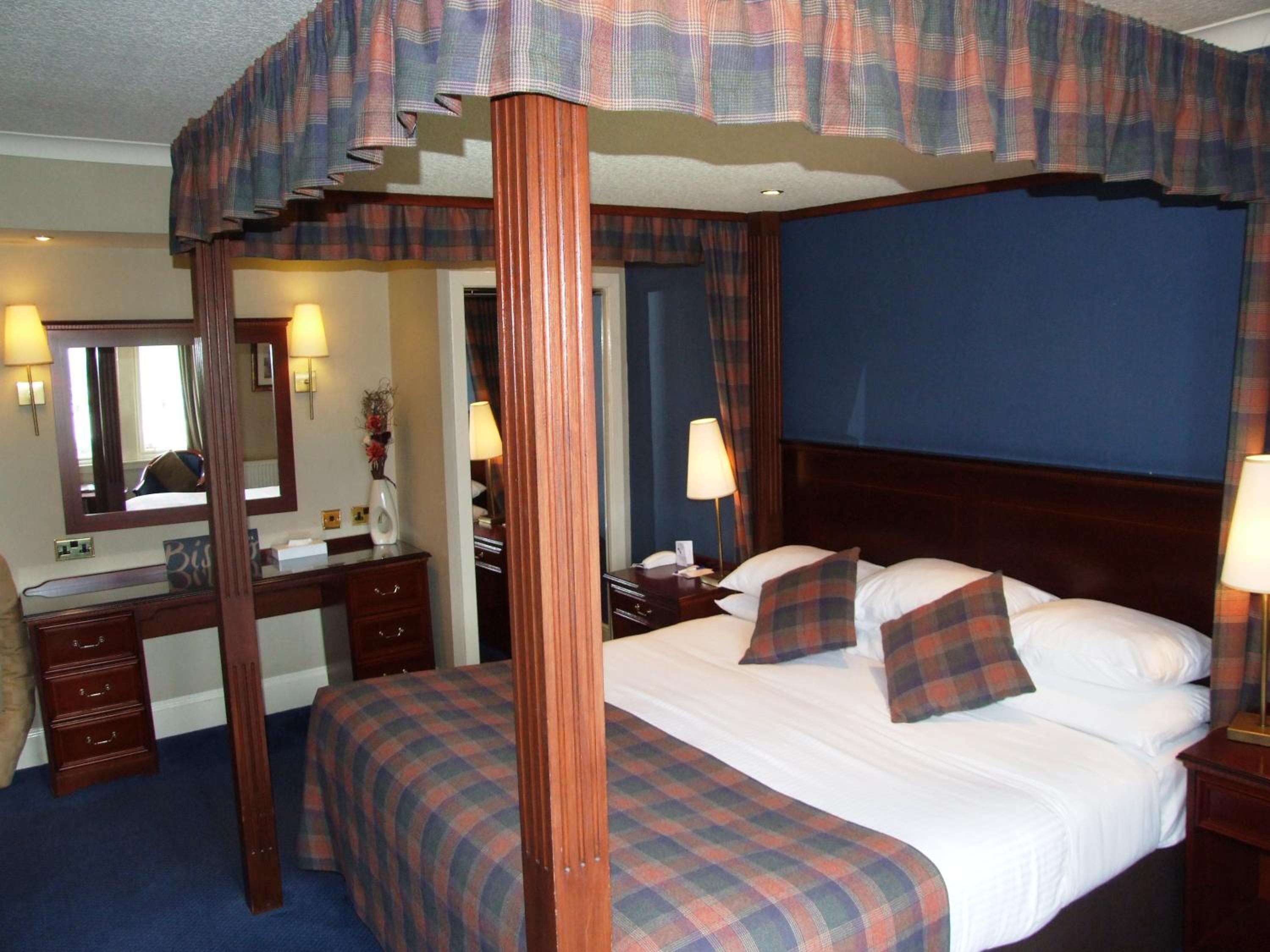 Double Room with Four Poster Bed photo 2