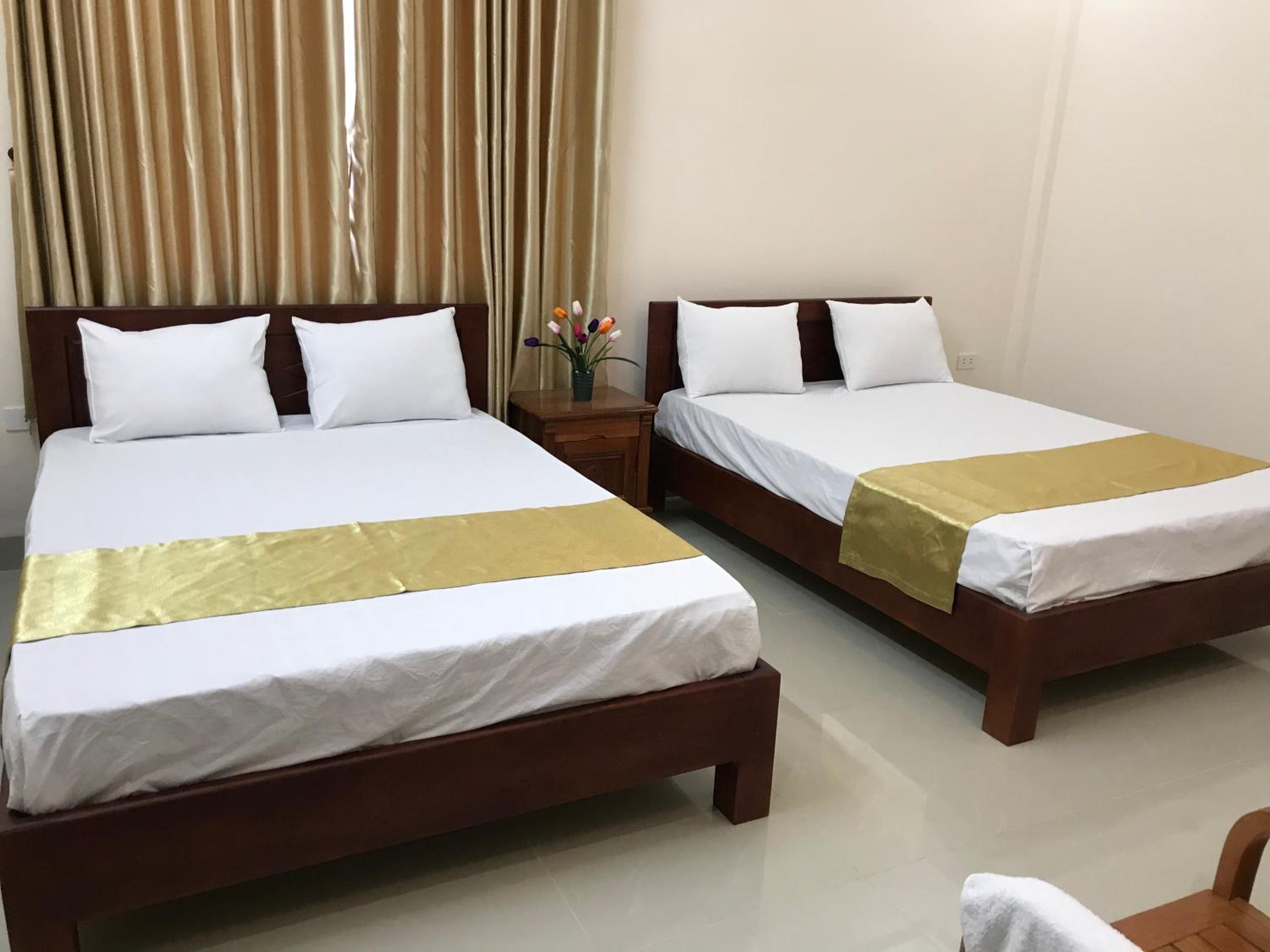 Large Twin Room - Photo 2