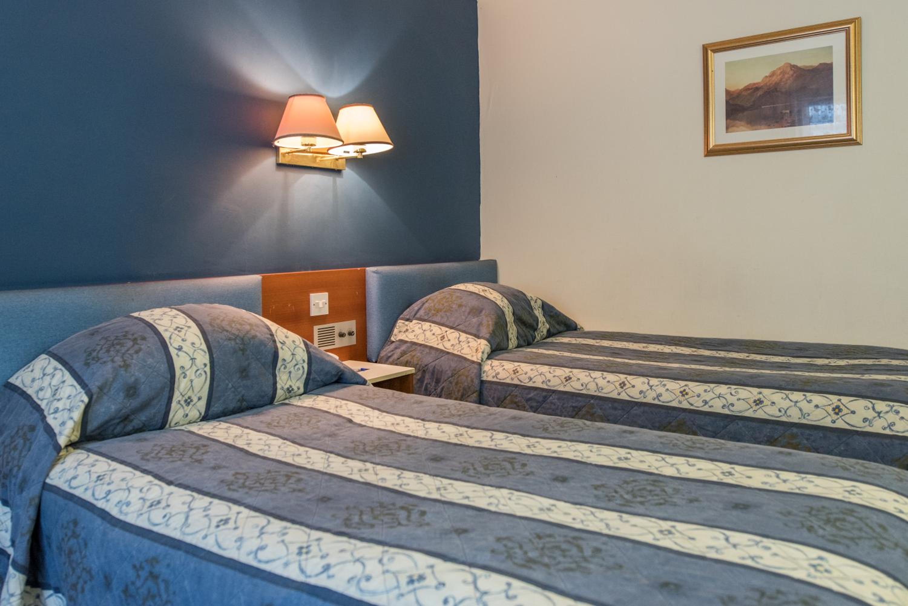 Classic Twin Room - Photo 4
