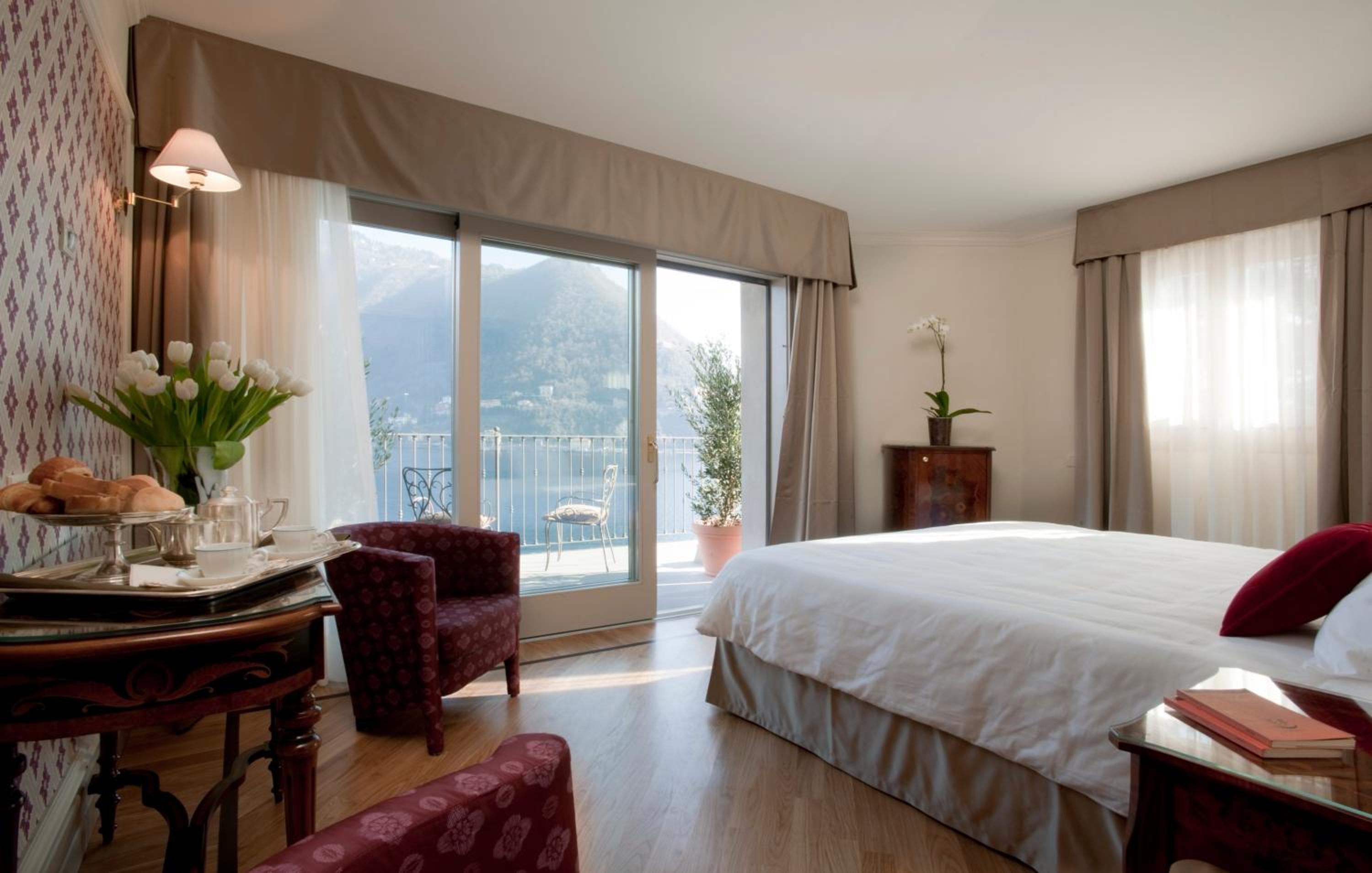 Junior Suite with Lake View