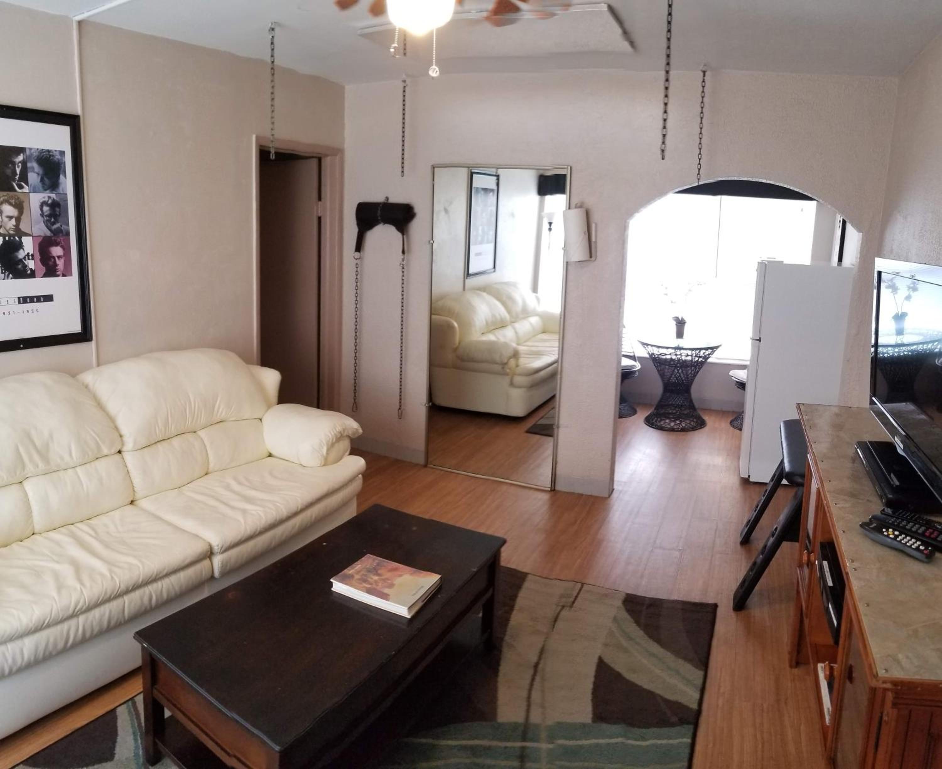 Deluxe Queen Suite photo 1