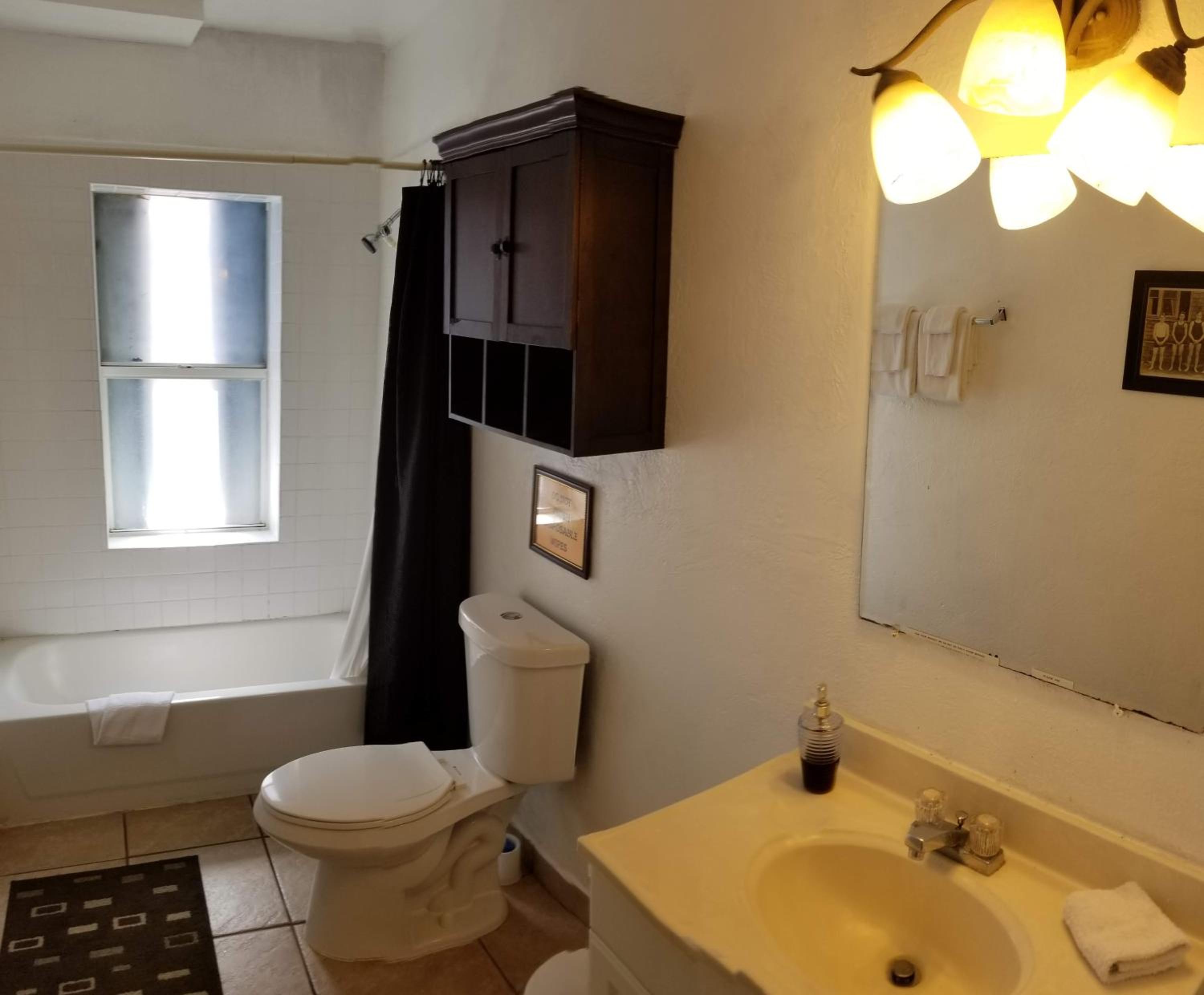 Queen Suite with Pool View photo 2