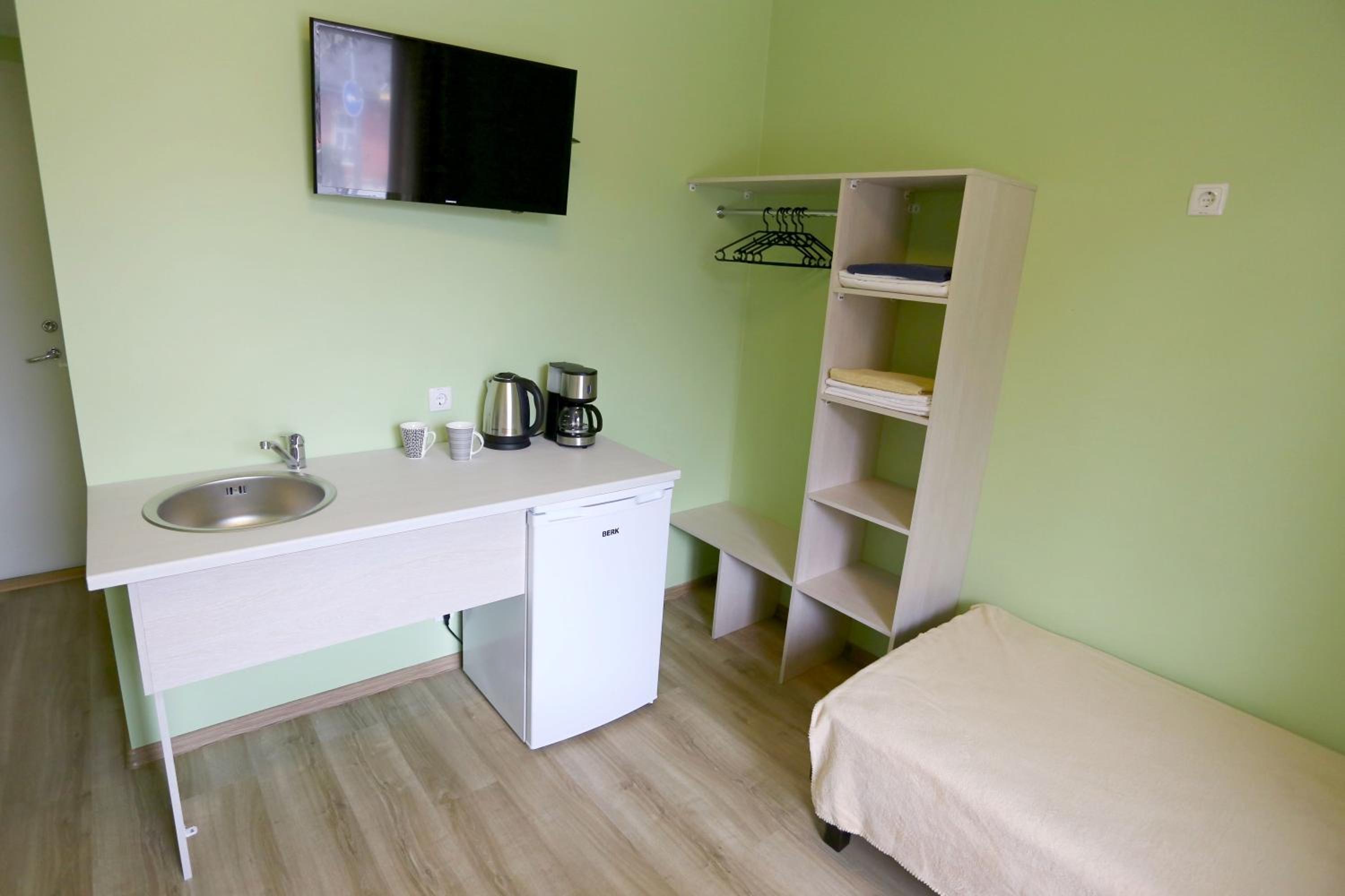 Twin Room - Photo 8