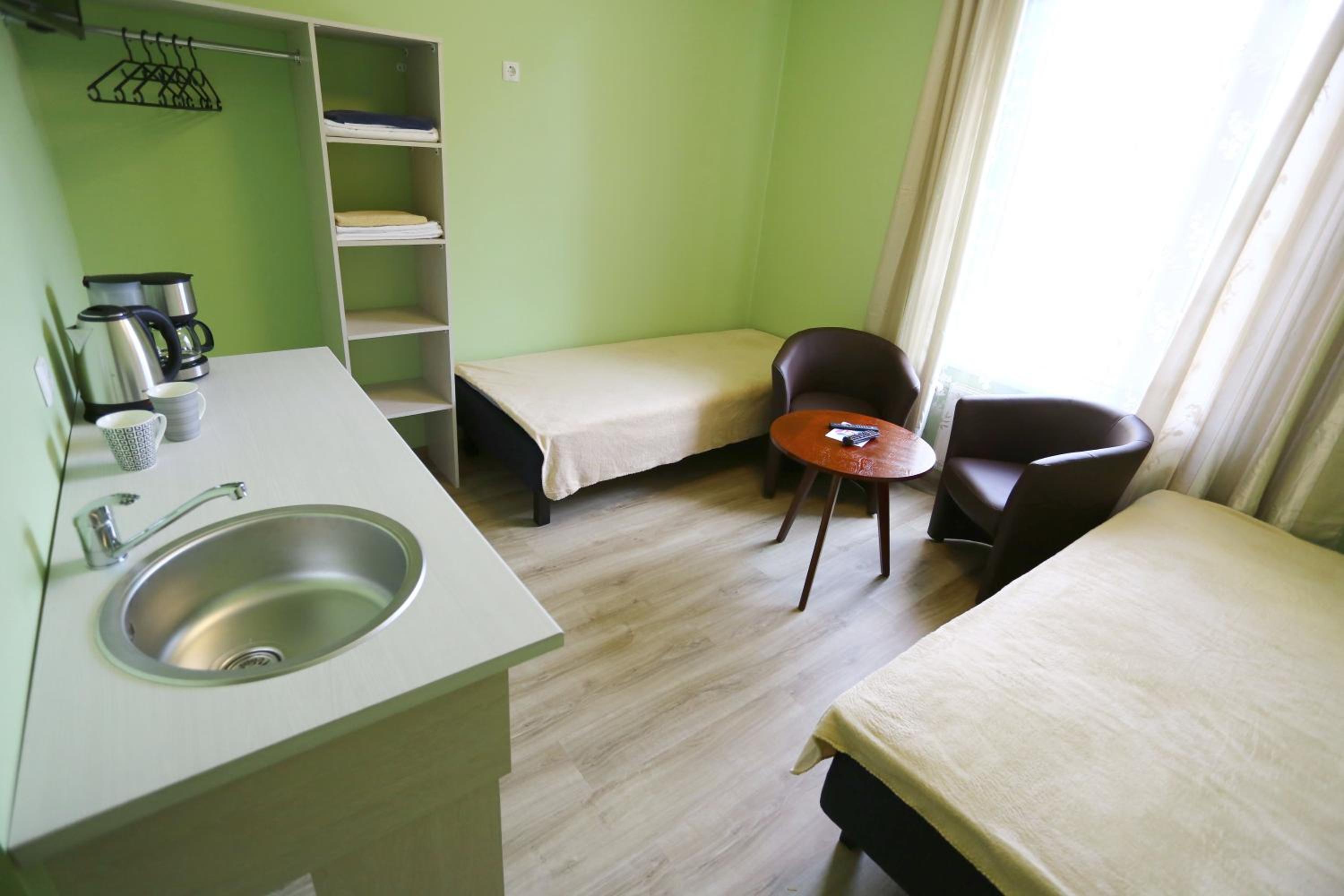 Twin Room - Photo 7