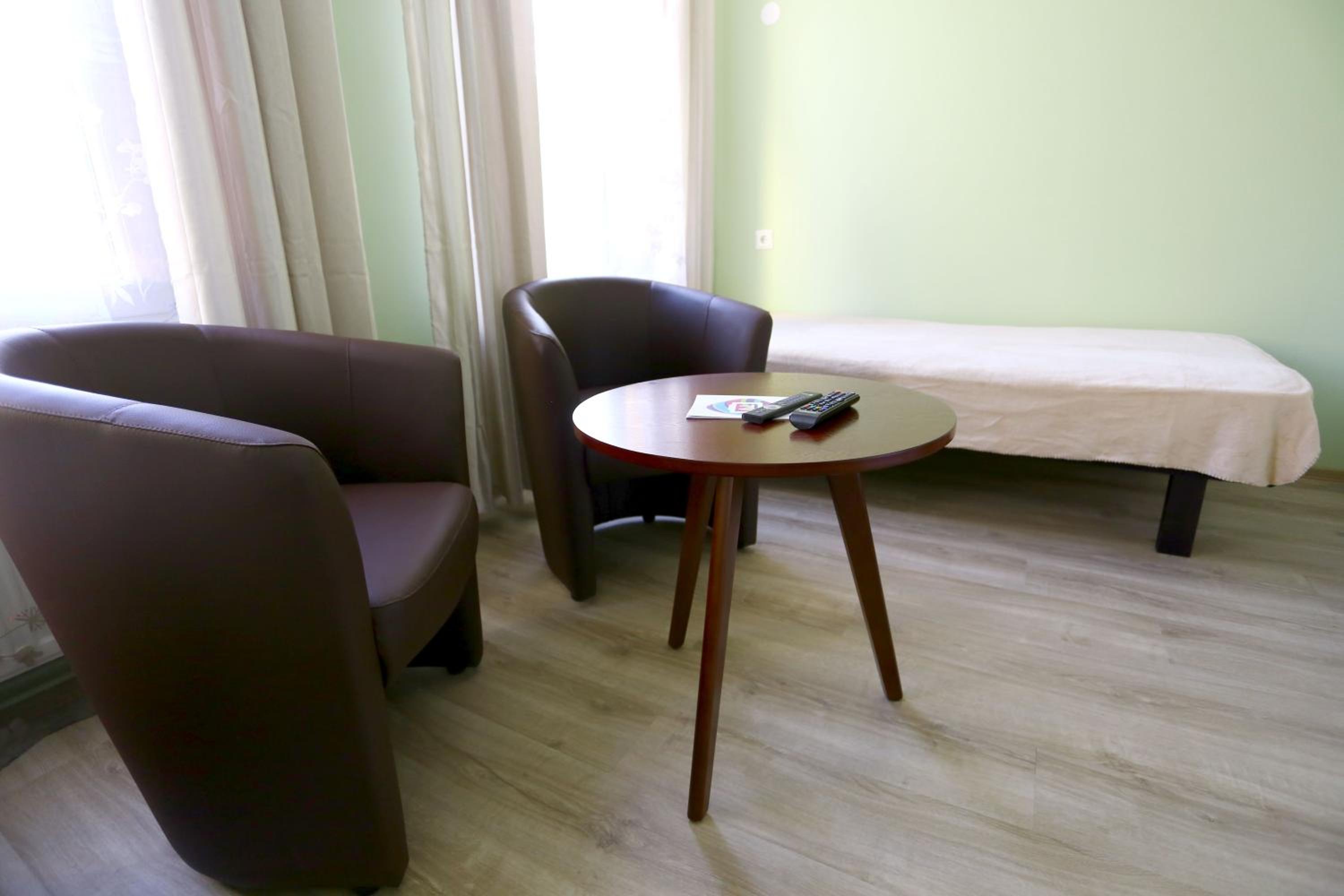 Twin Room - Photo 9