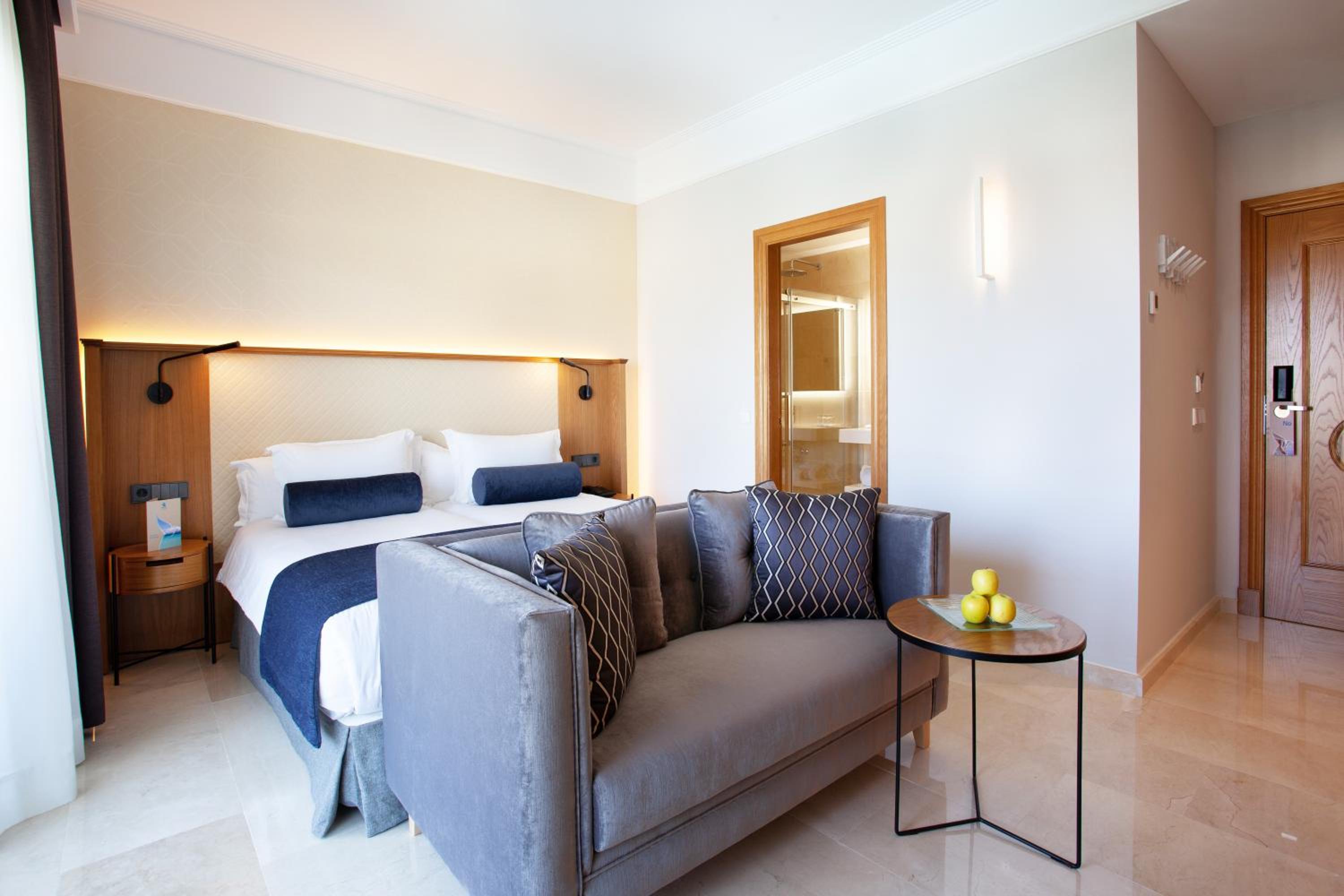 Junior Suite (1 Adult) - Photo 1