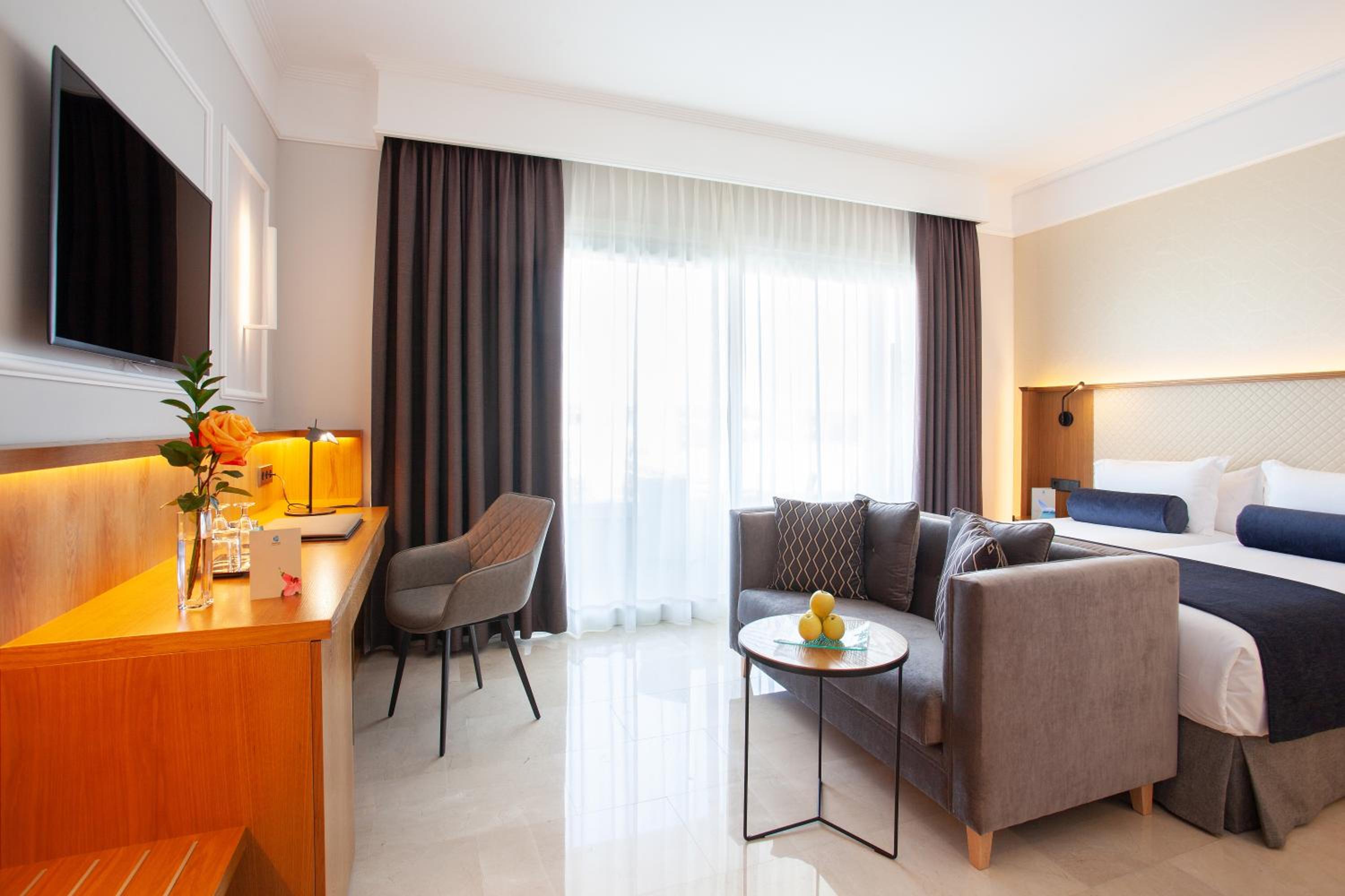 Junior Suite (1 Adult) - Photo 2