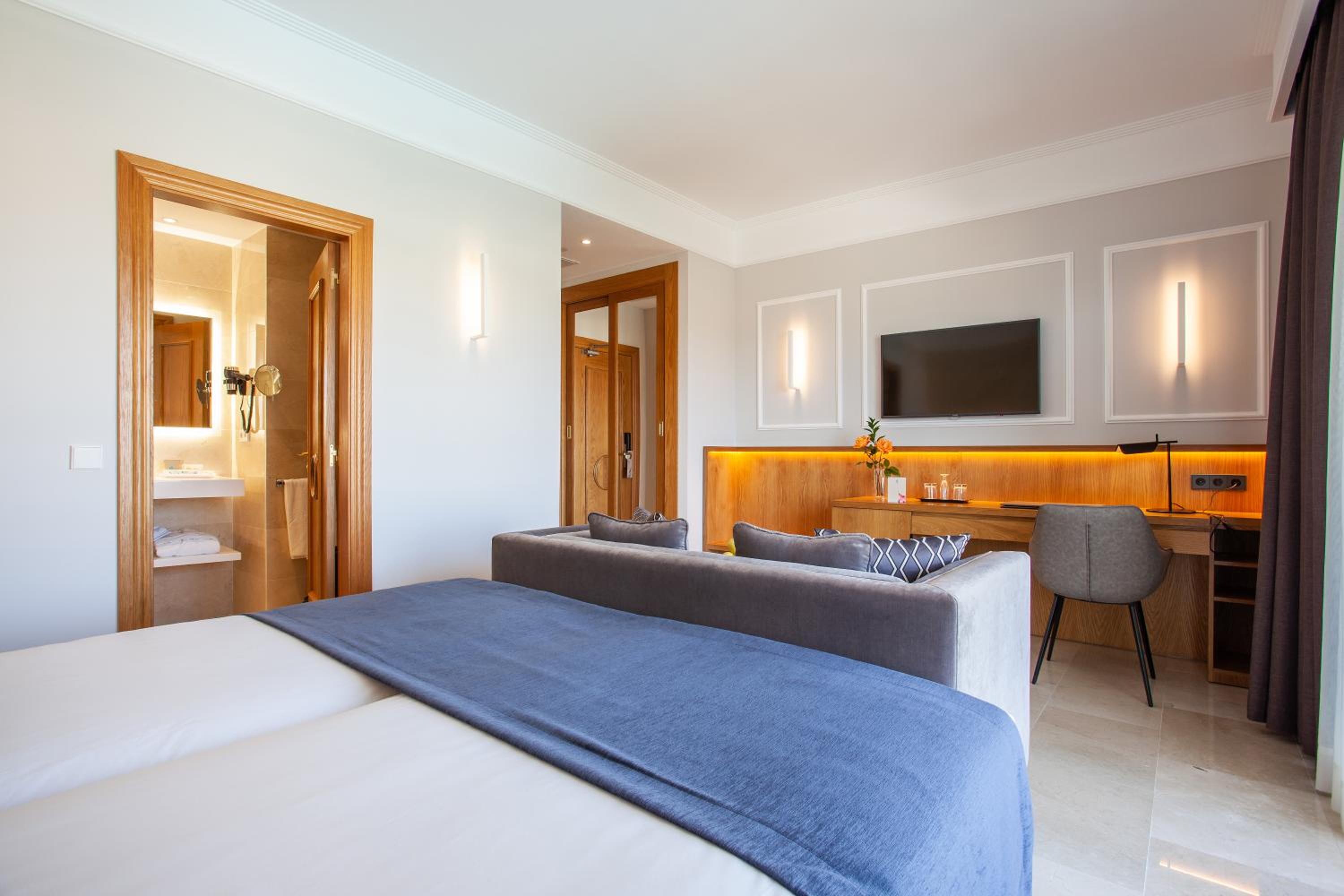 Junior Suite with Pool View (2 Adults) - Photo 1