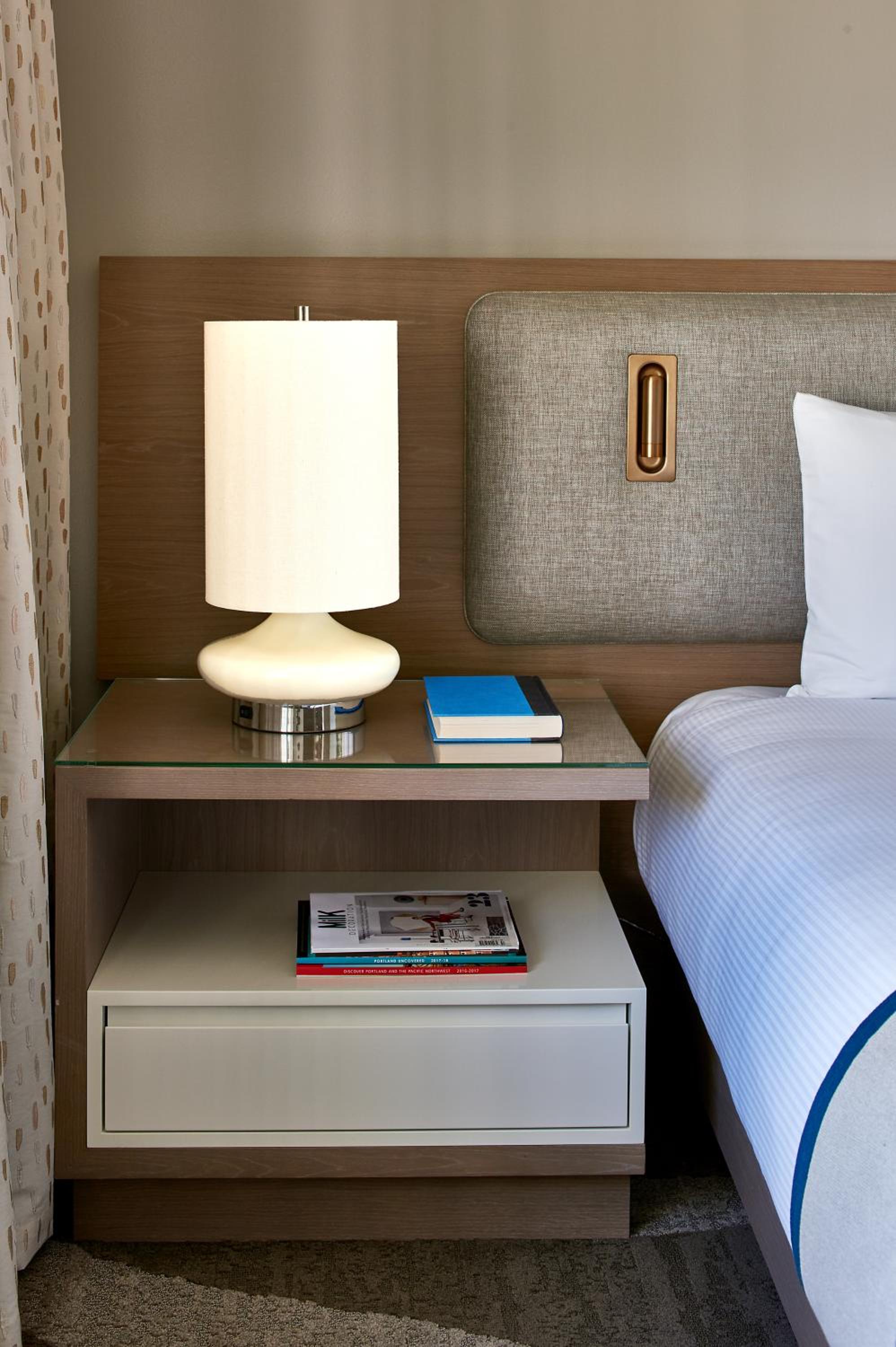Deluxe King Room - Photo 7