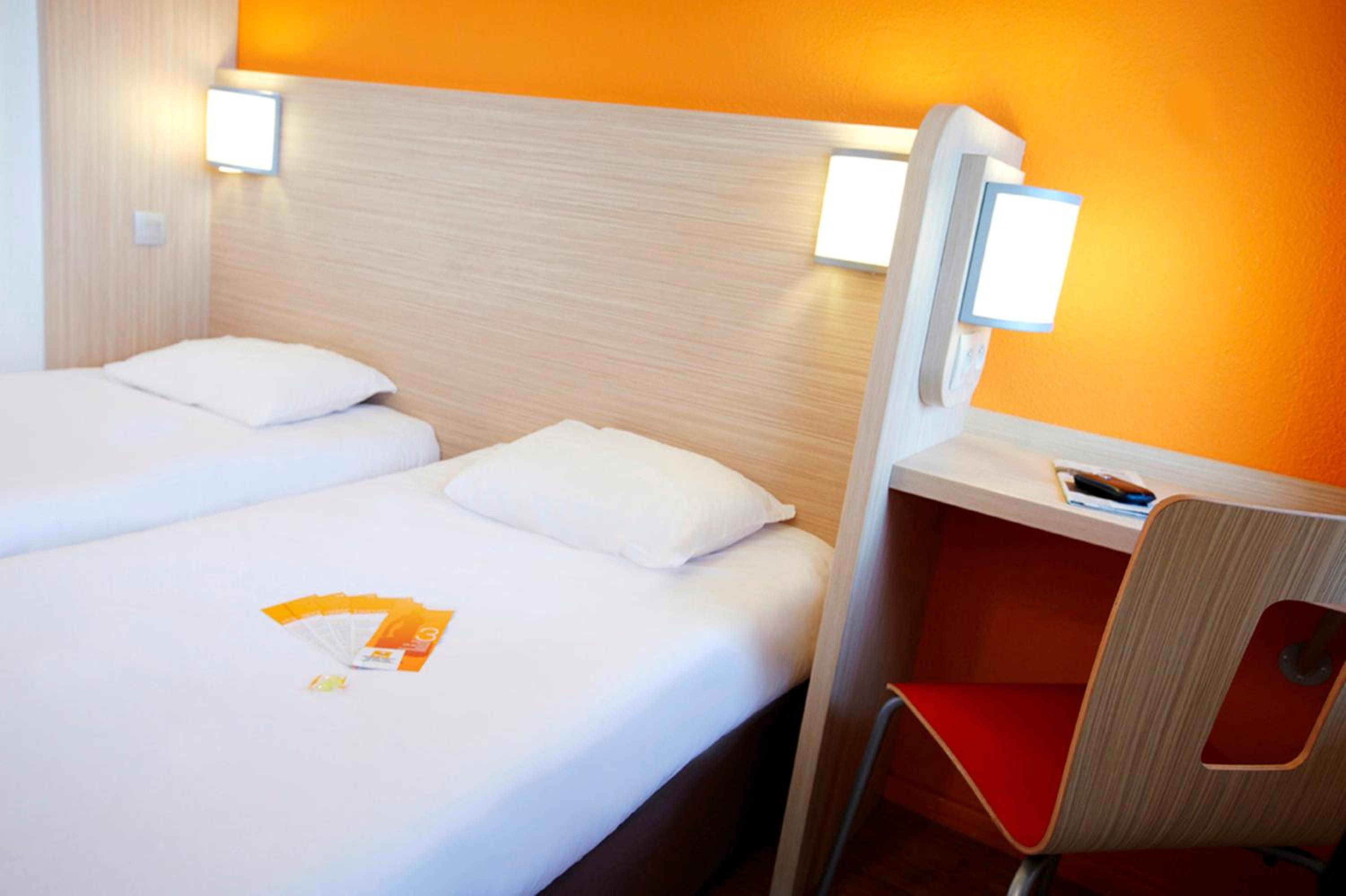 Twin Room - Photo 2