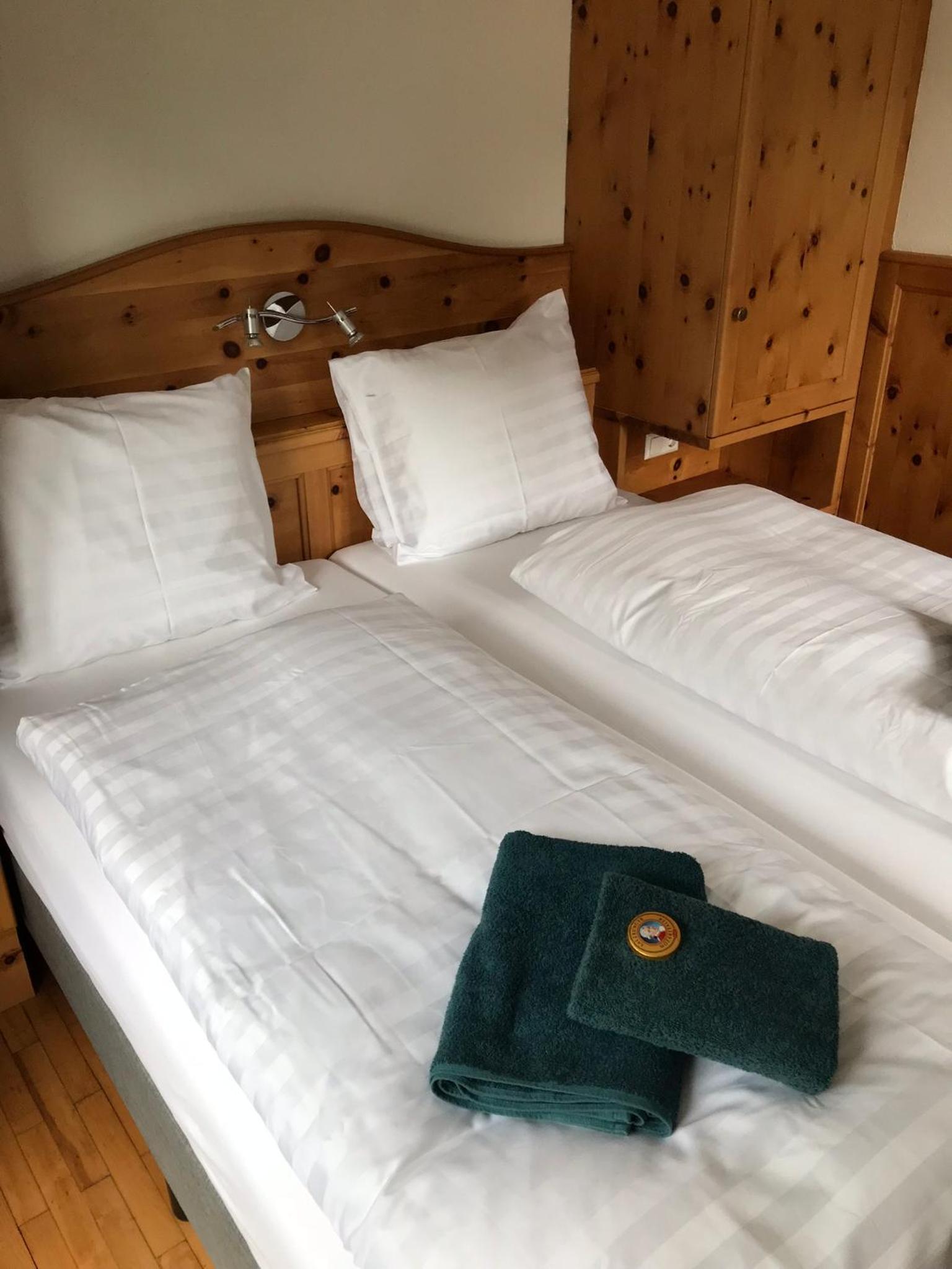 Double Room with Balcony - Photo 4