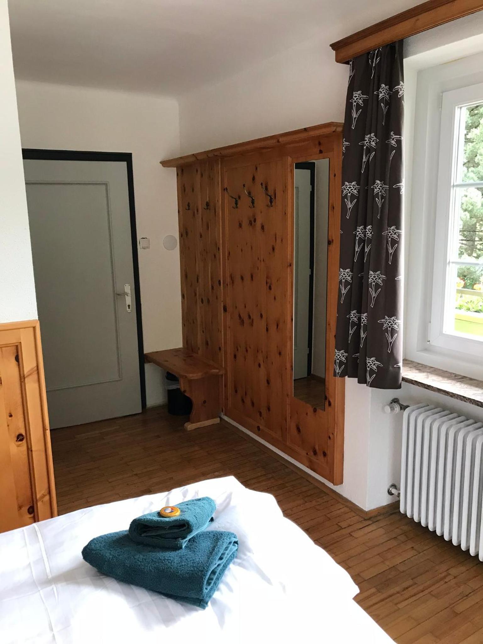 Double Room with Balcony - Photo 12