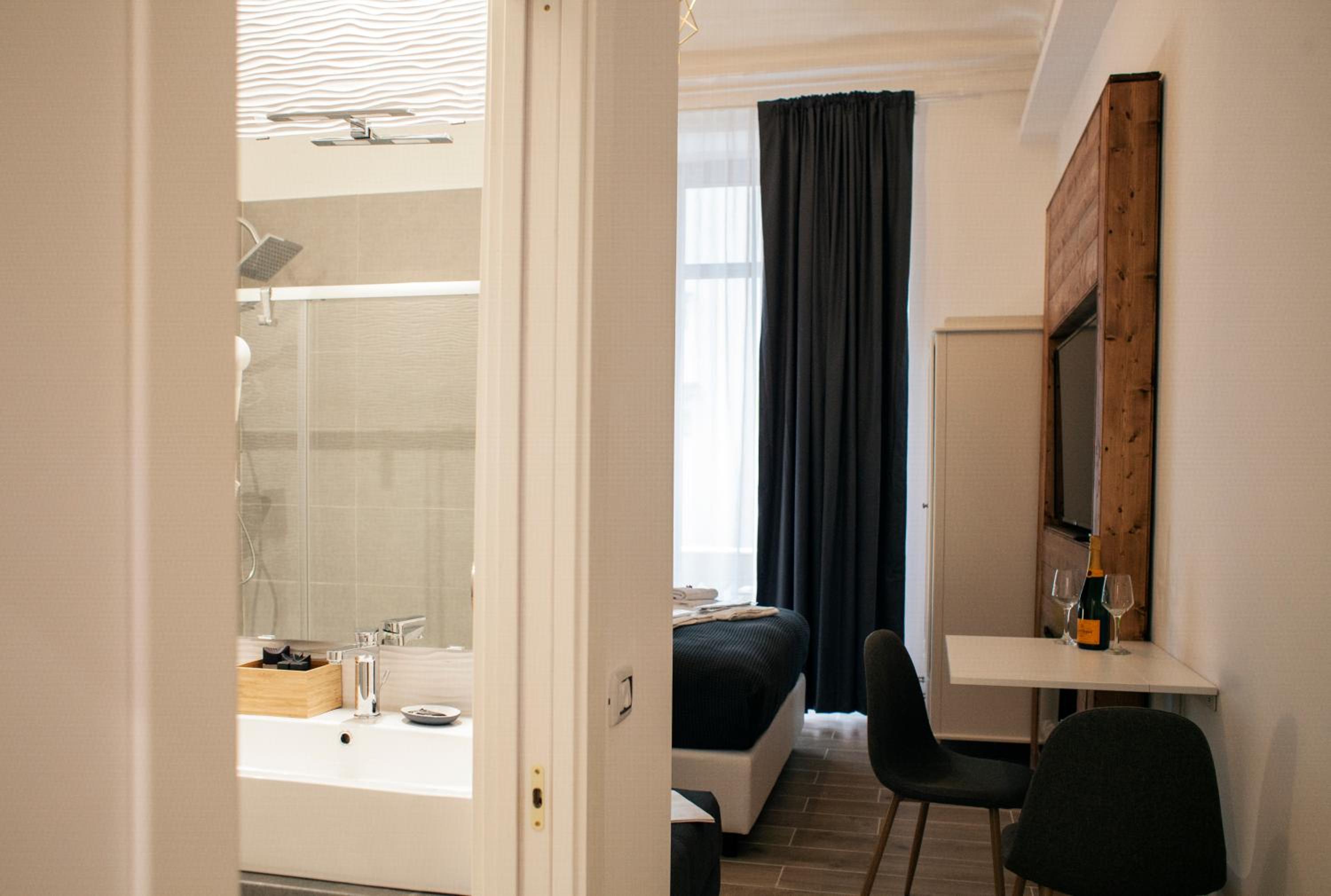 Superior Double Room with Balcony - Dependence