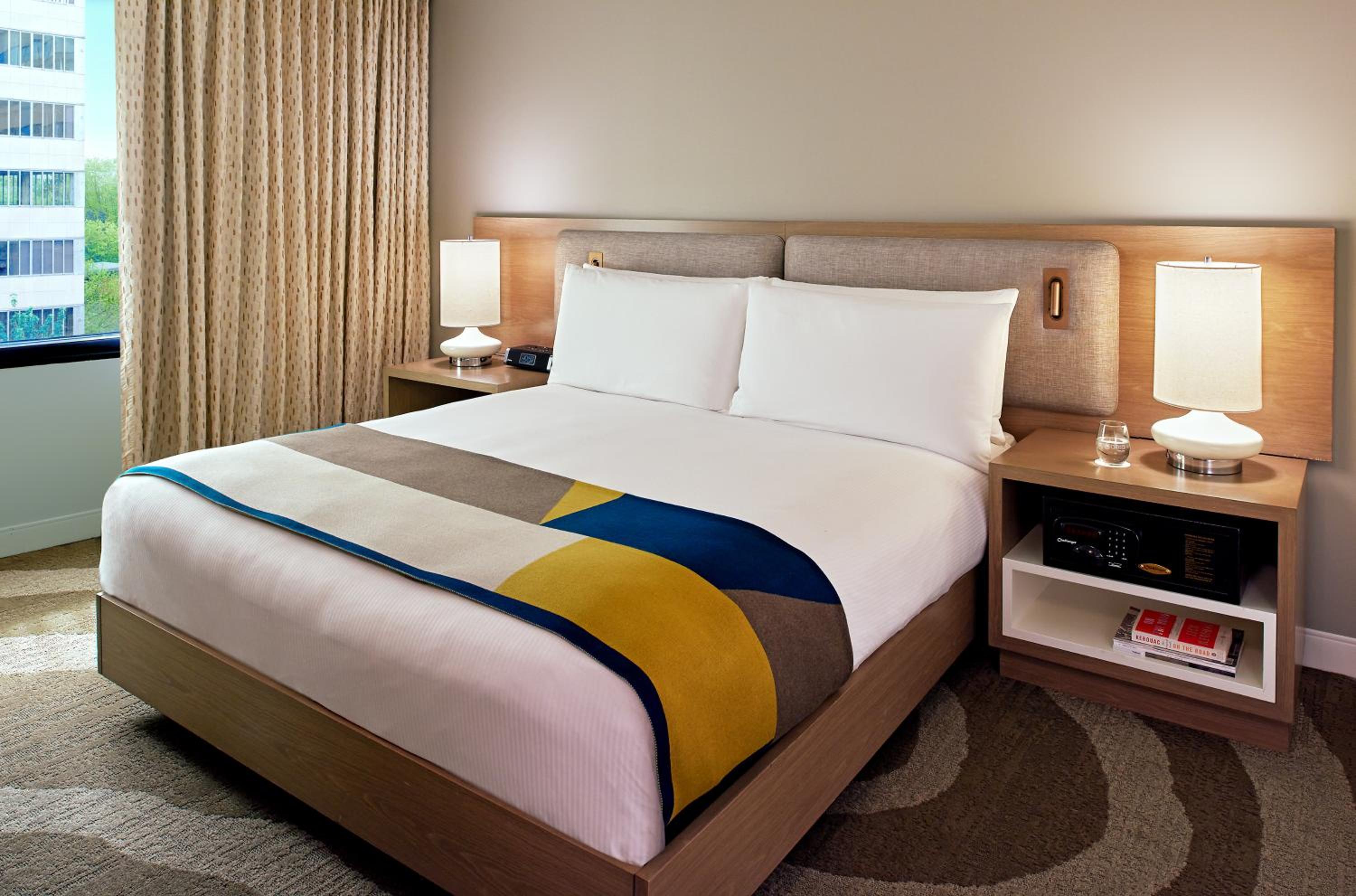 Deluxe King Room - Photo 3