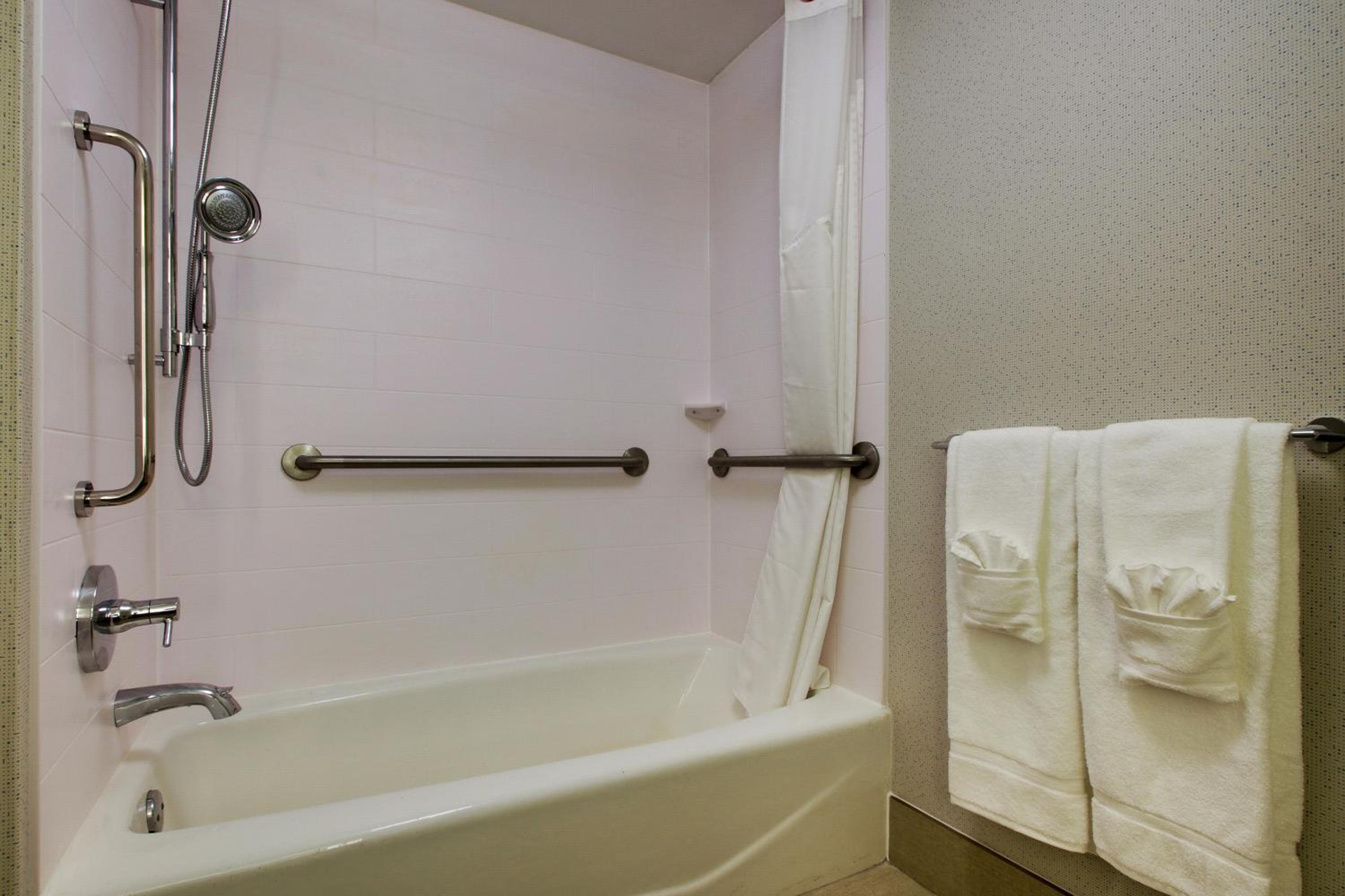 King Room - Mobility Access/Hearing Accessible - Photo 2