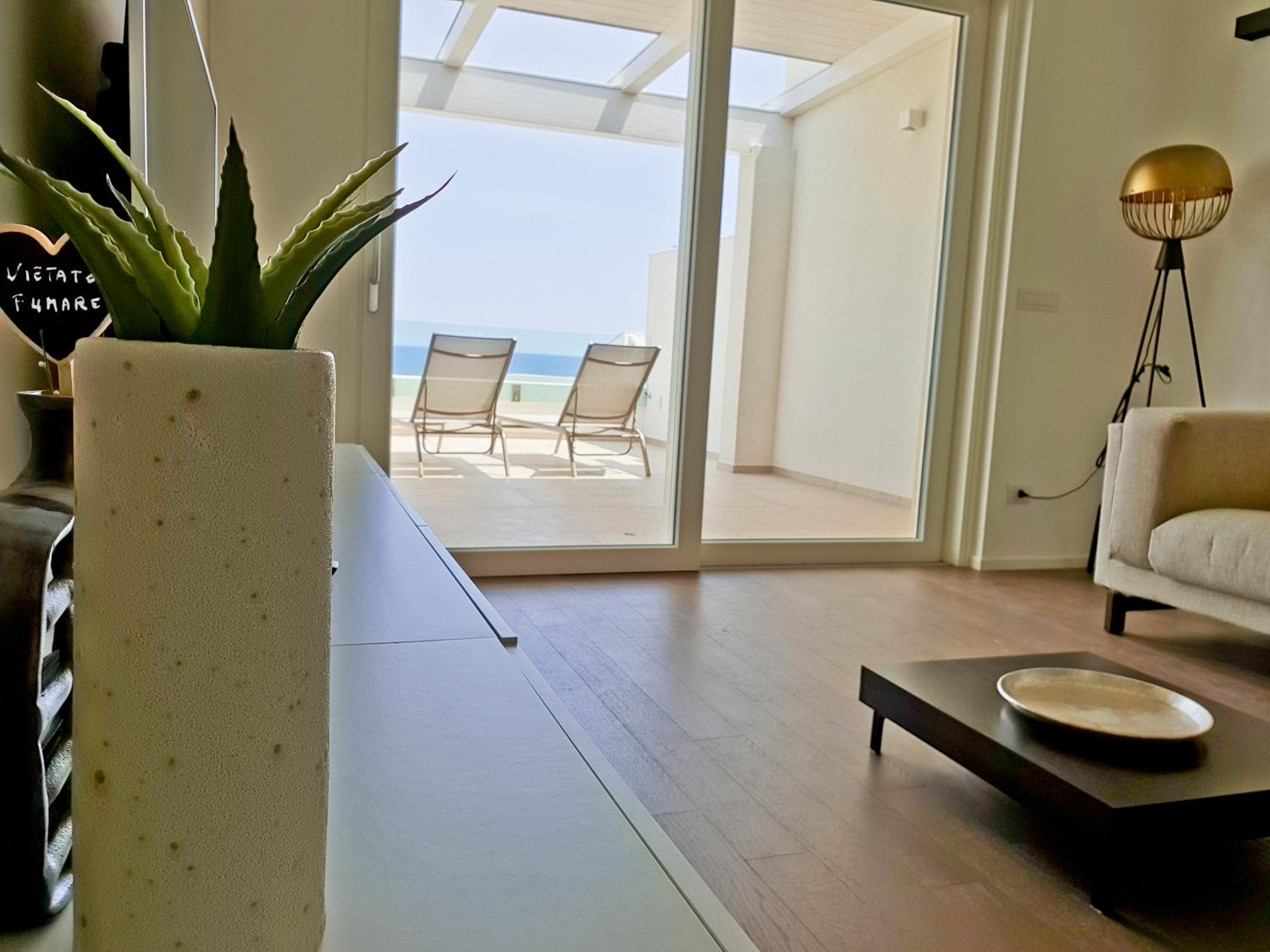 Penthouse with Sea View and Jacuzzi