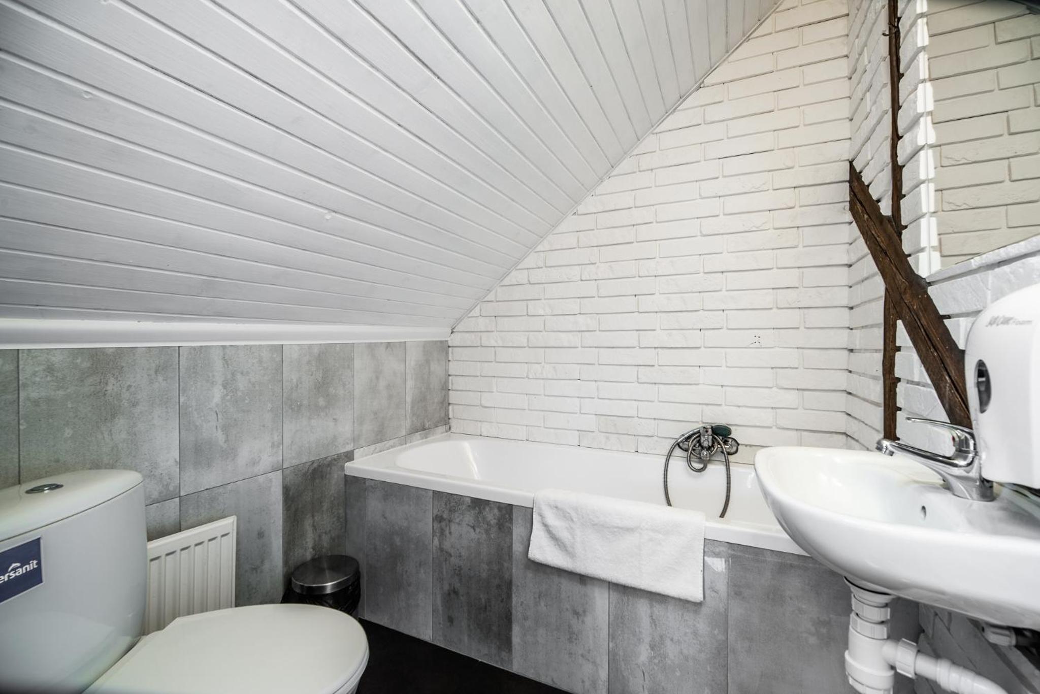 Standard Triple Room - Photo 8