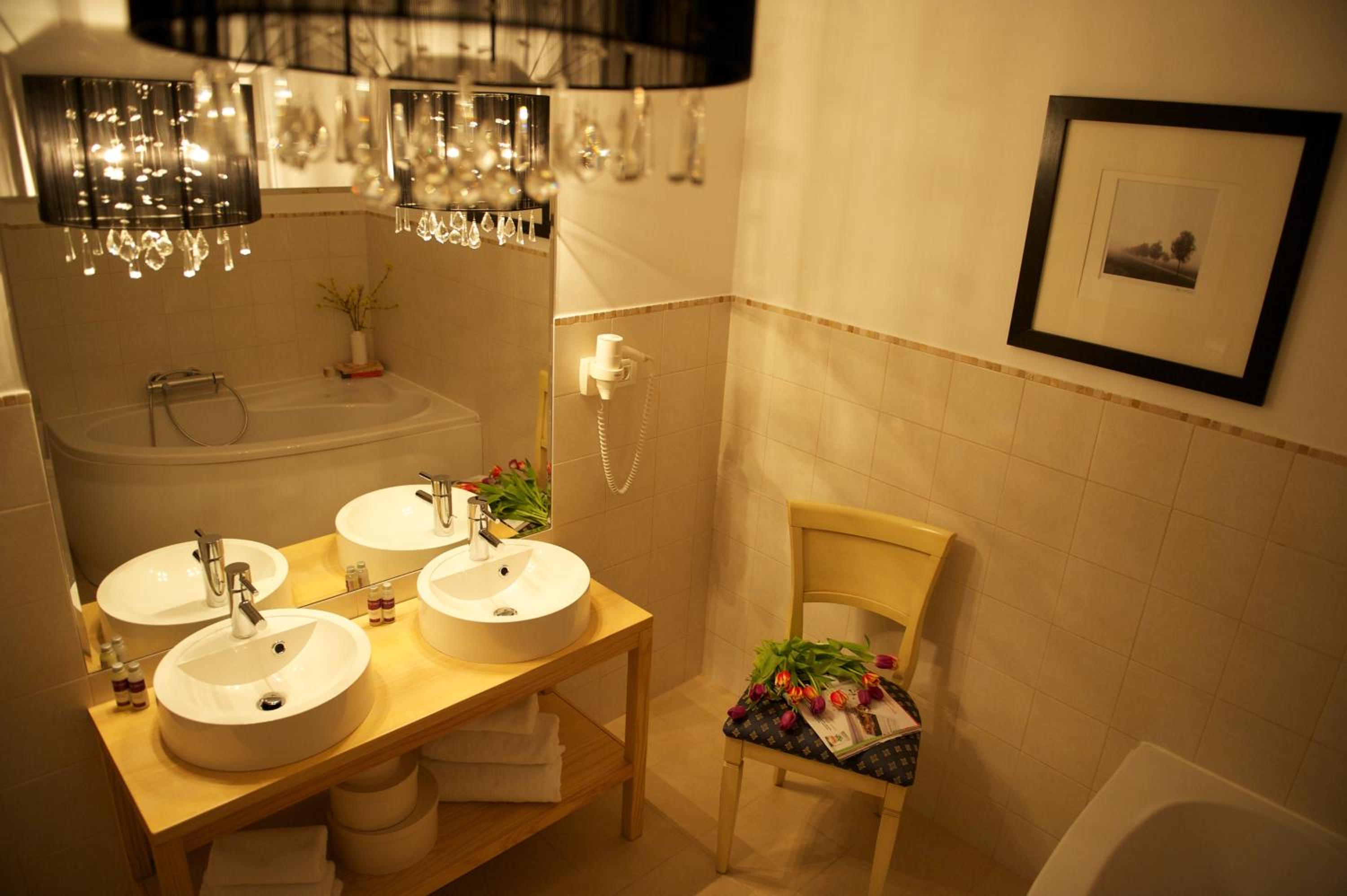 Suite - Photo 5