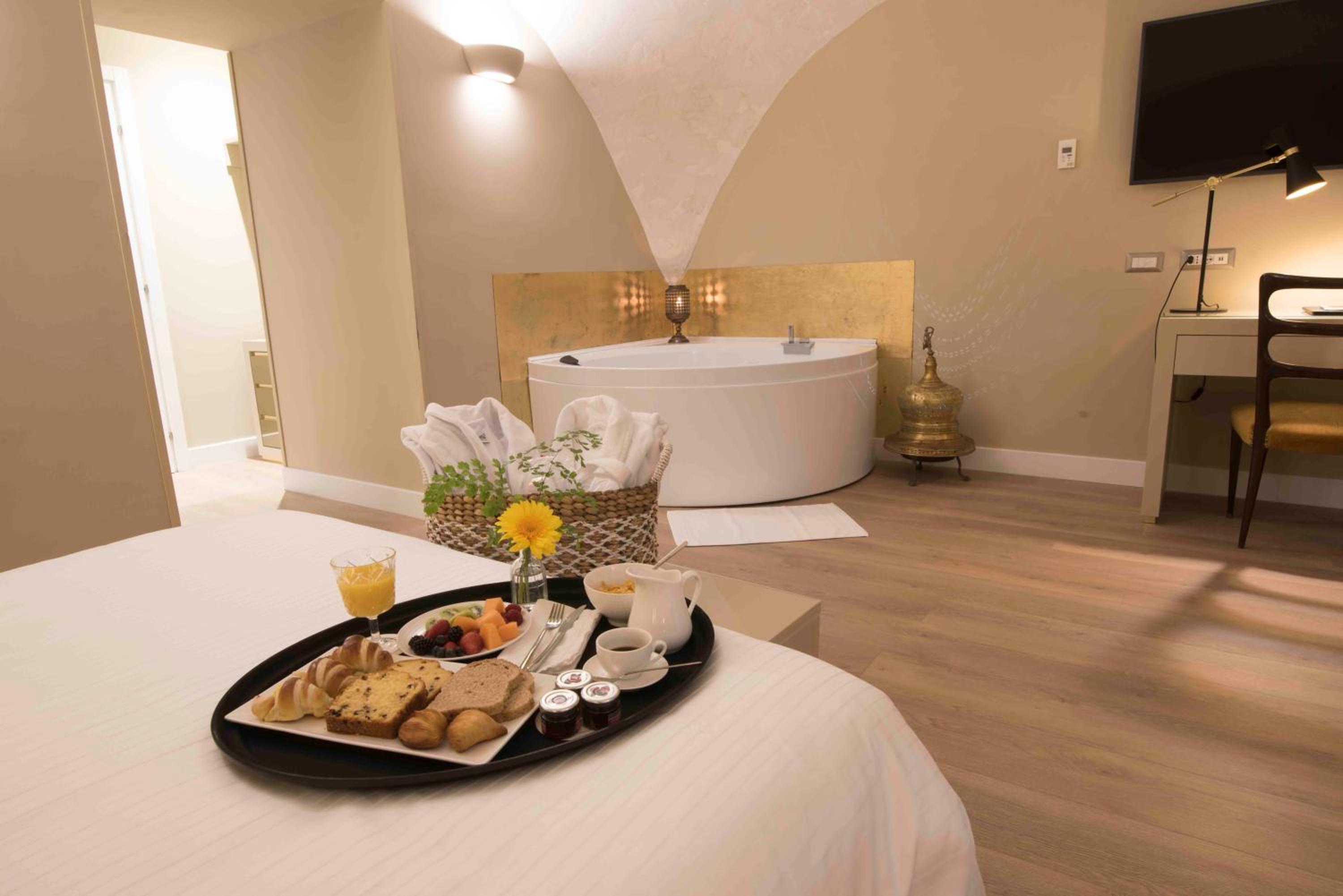 Suite with Double Queen Bed photo 2