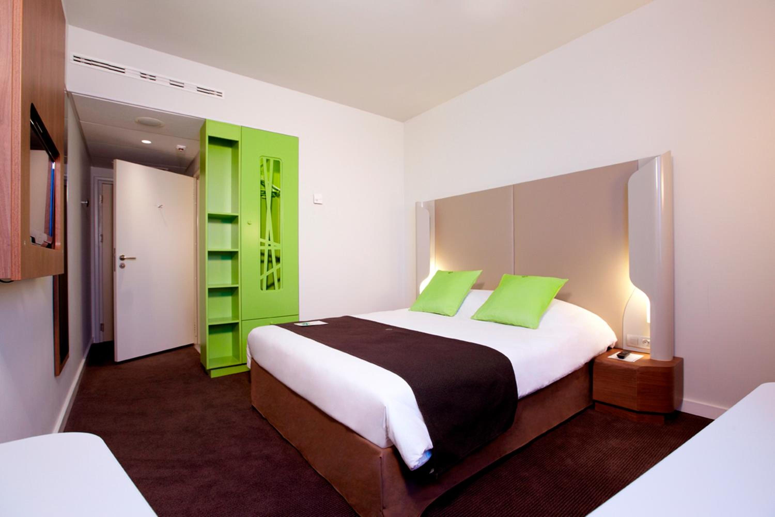 Standard Room - 1 Queen Bed - Photo 1