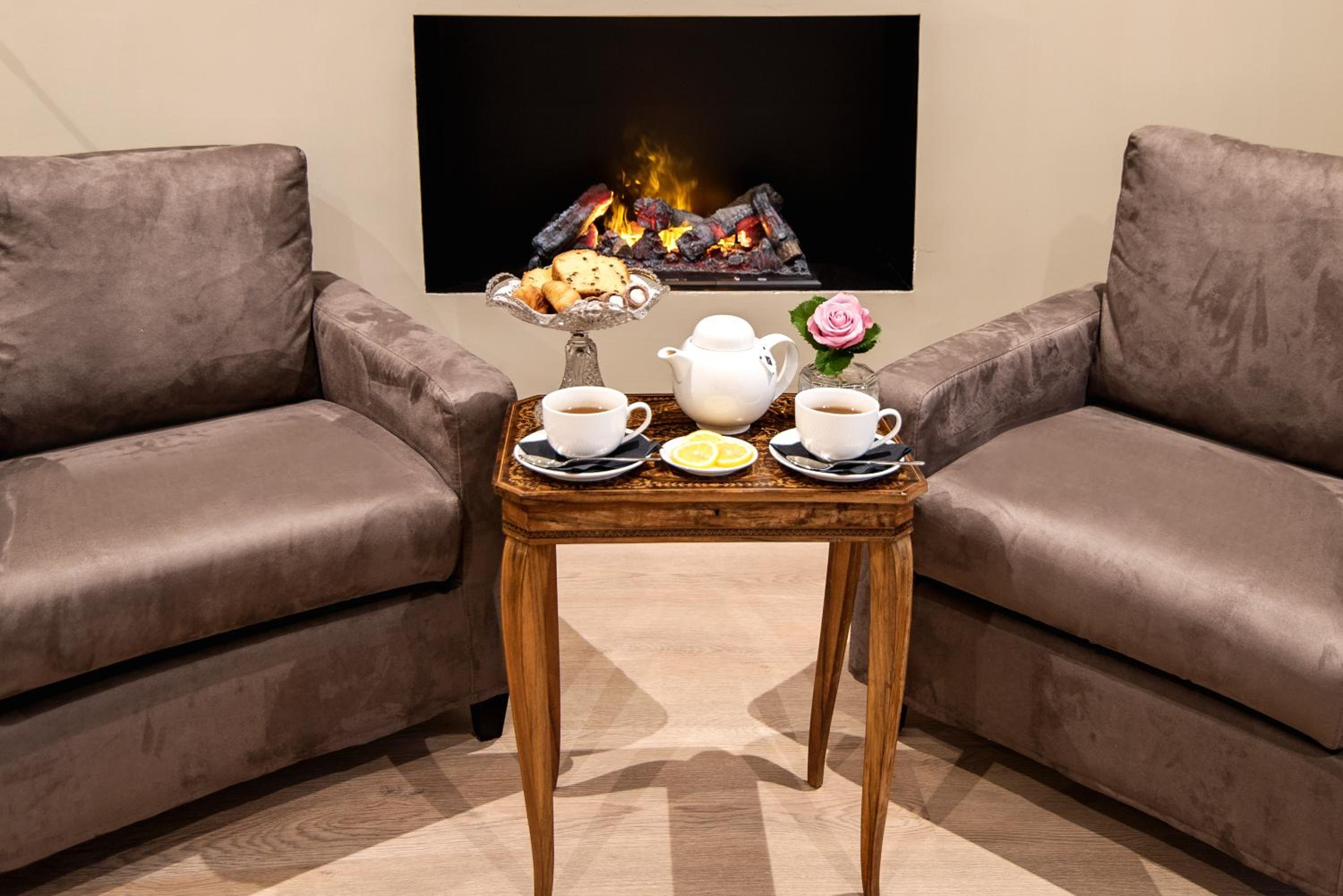 Suite with Gallery and Street view photo 3