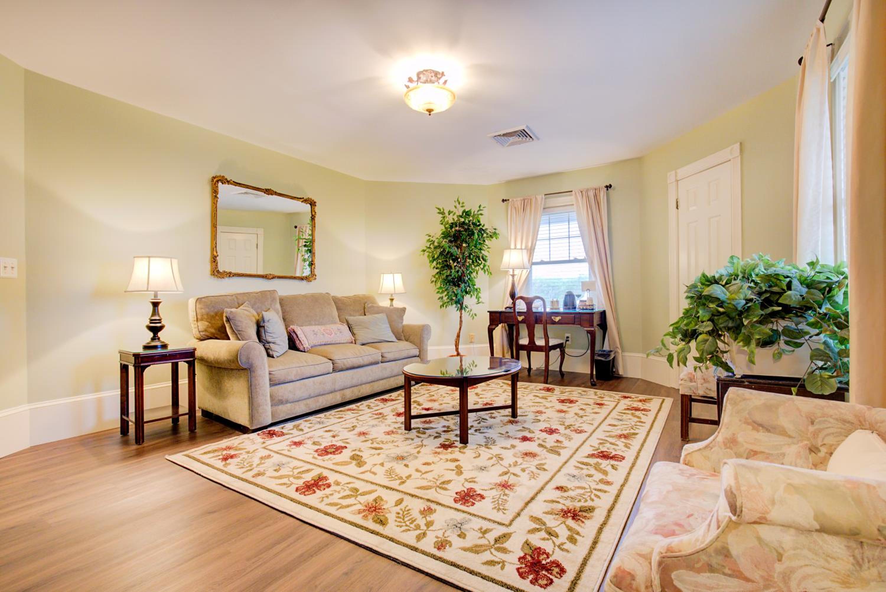 Suite with Lake View - Photo 6