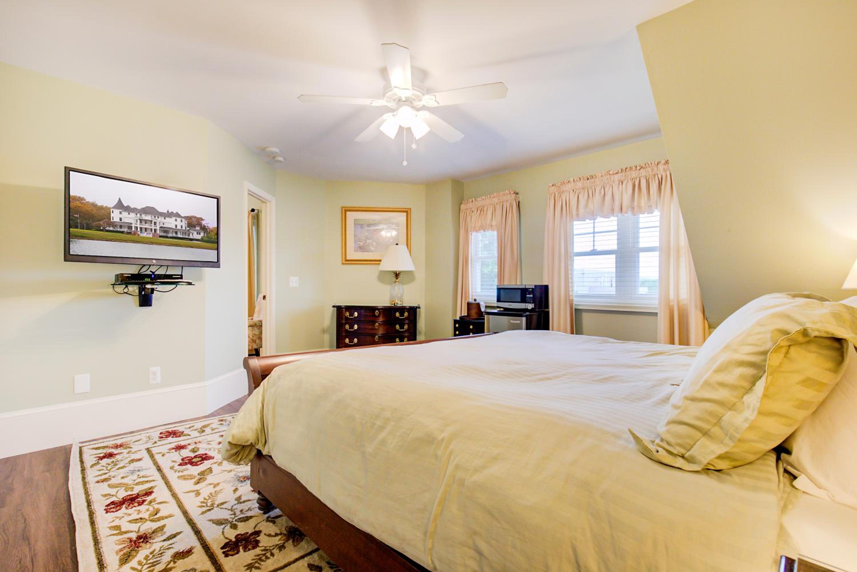 Suite with Lake View - Photo 2
