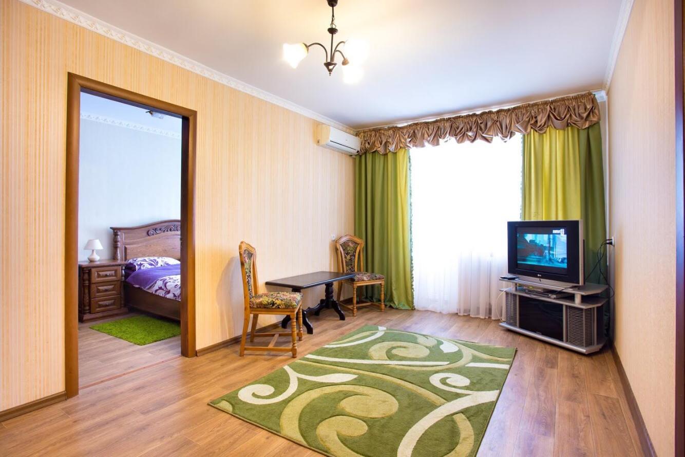 One-Bedroom Apartment with Balcony - Prospect Lenina 71a photo 3