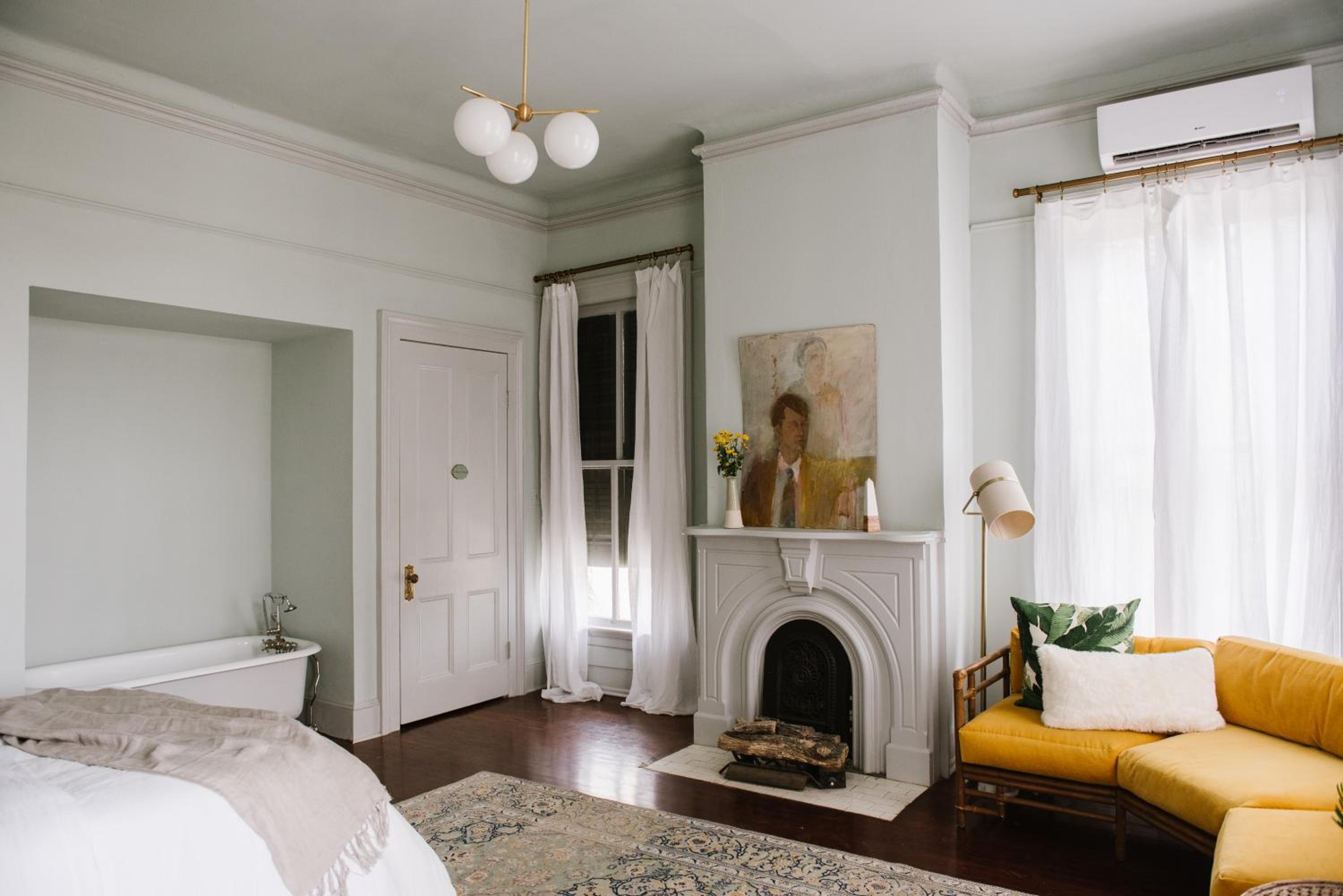 Queen Room photo 2