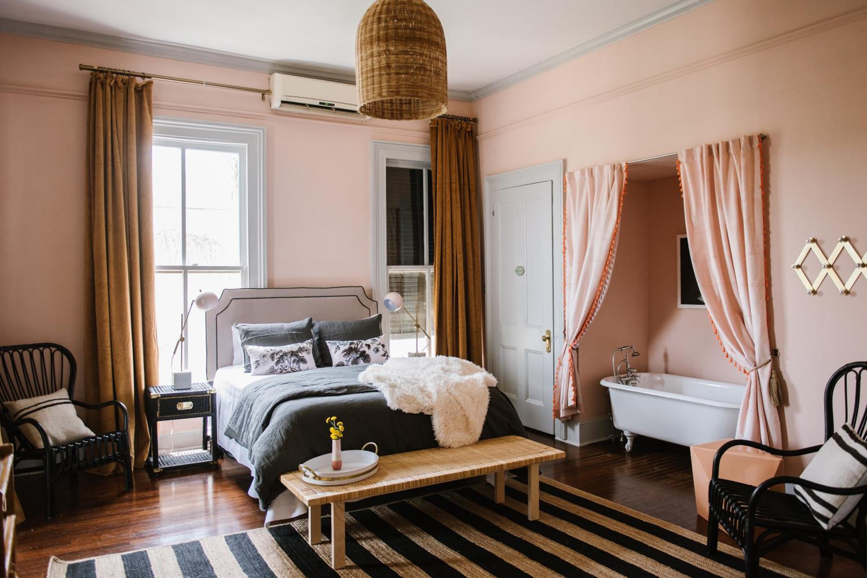 Queen Room photo 1
