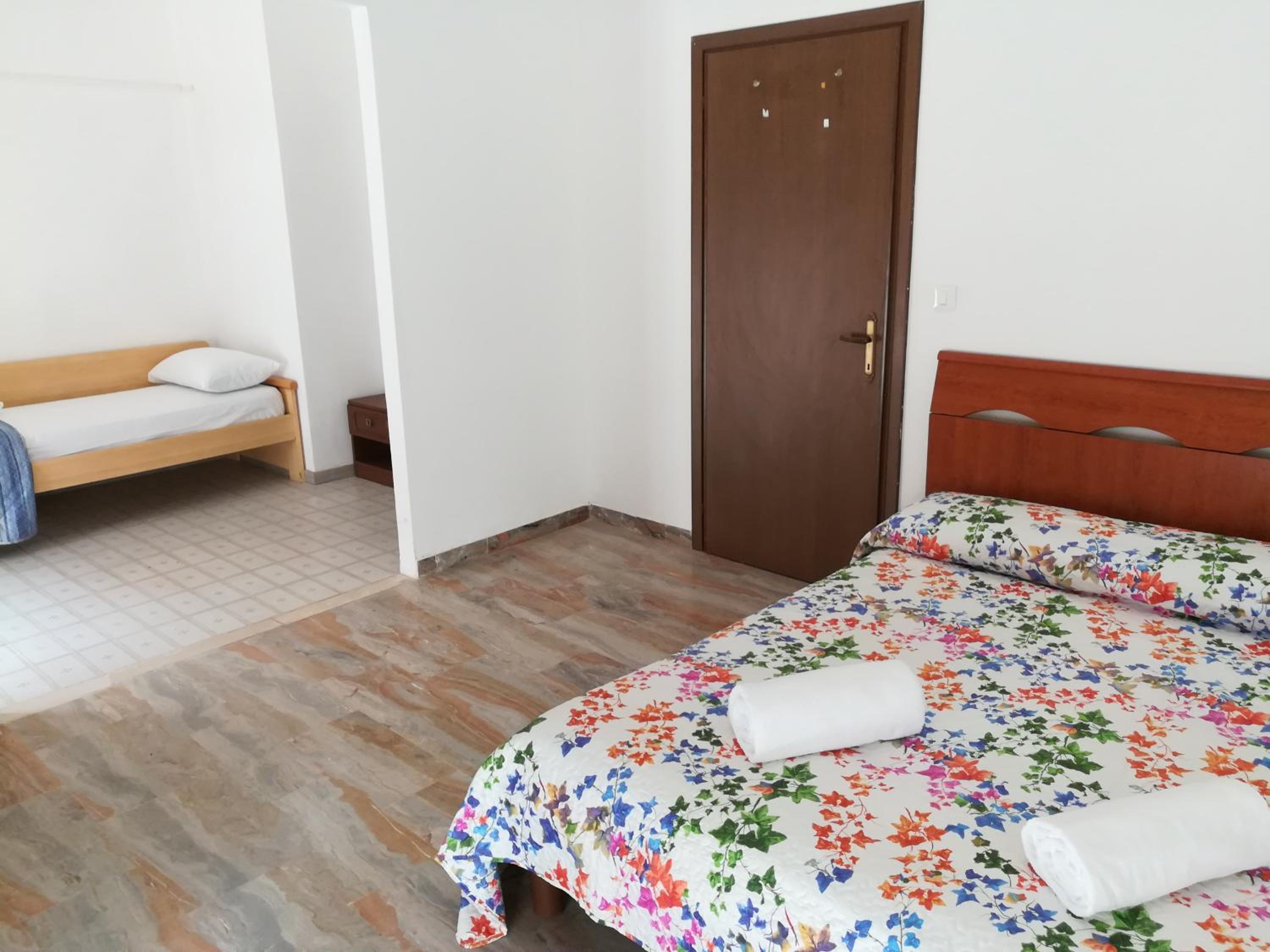Double Room with Shared Bathroom photo 3