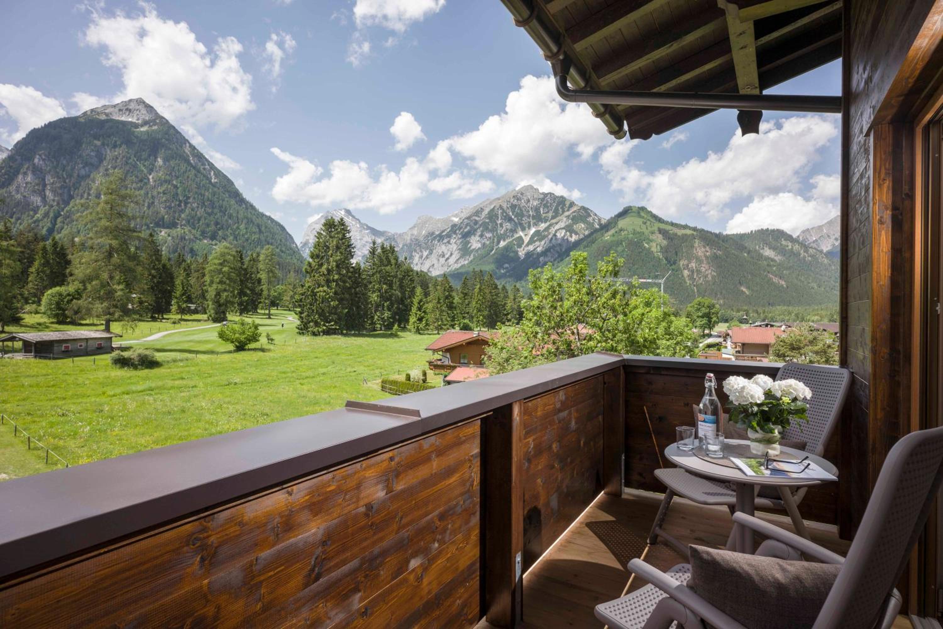 Suite with Mountain View - Photo 3