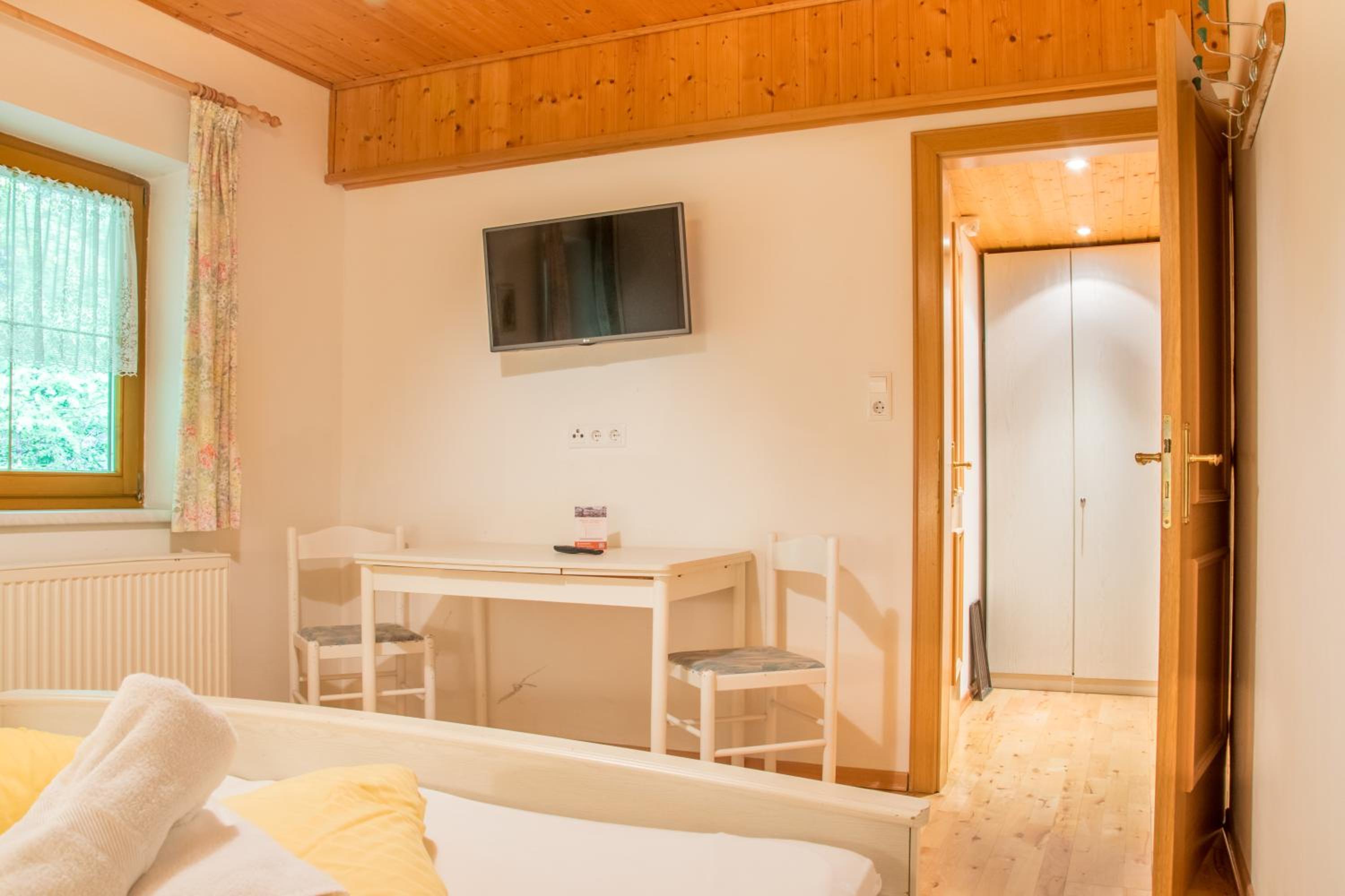 Standard Double Room - Photo 4