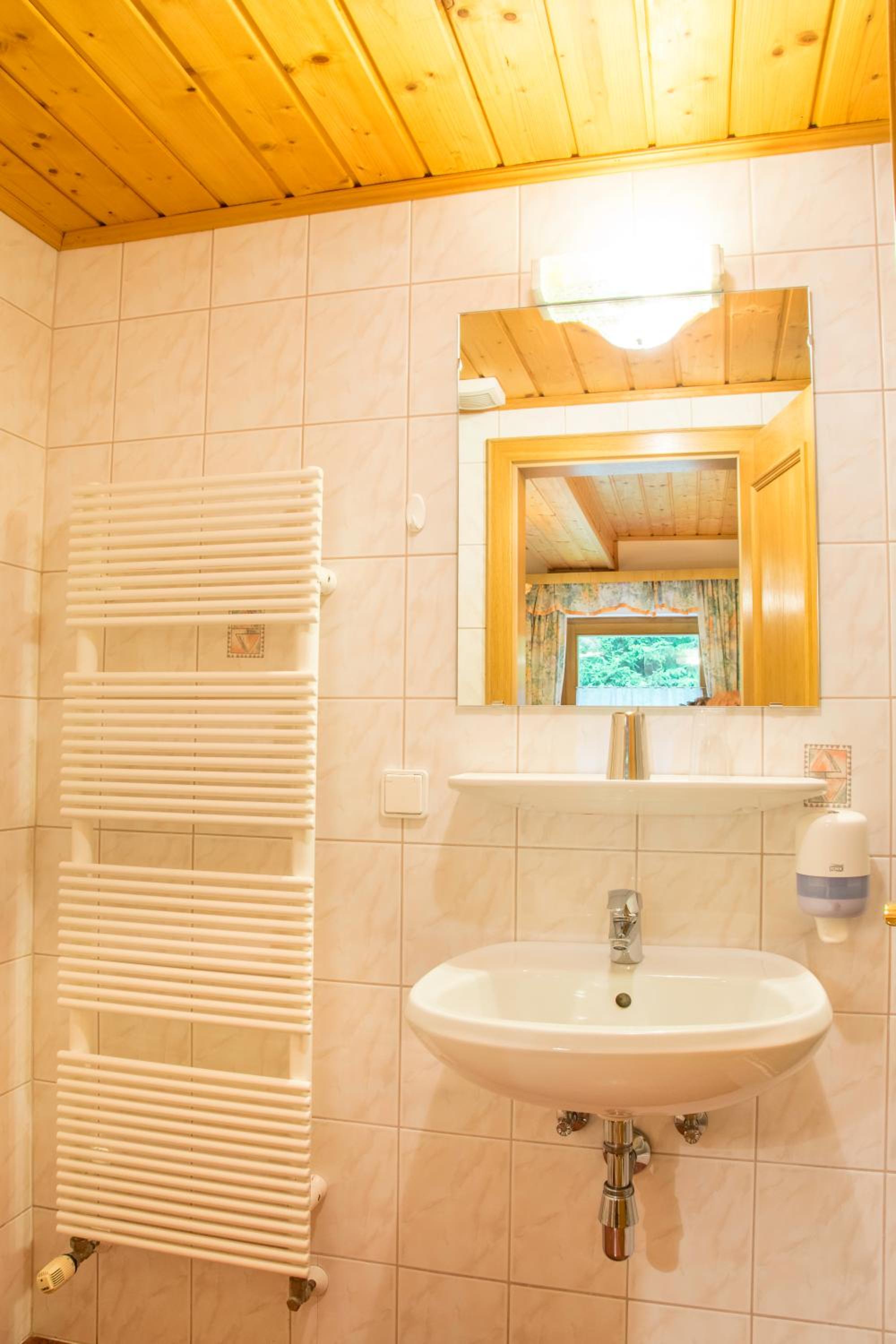 Standard Double Room - Photo 6