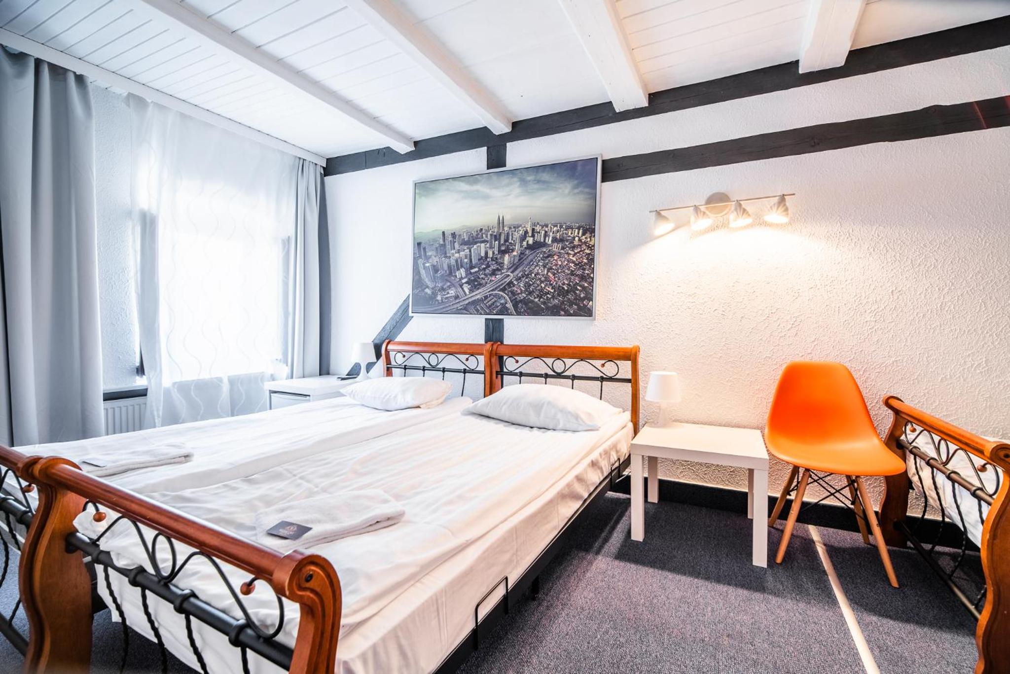 Twin Room - Photo 4
