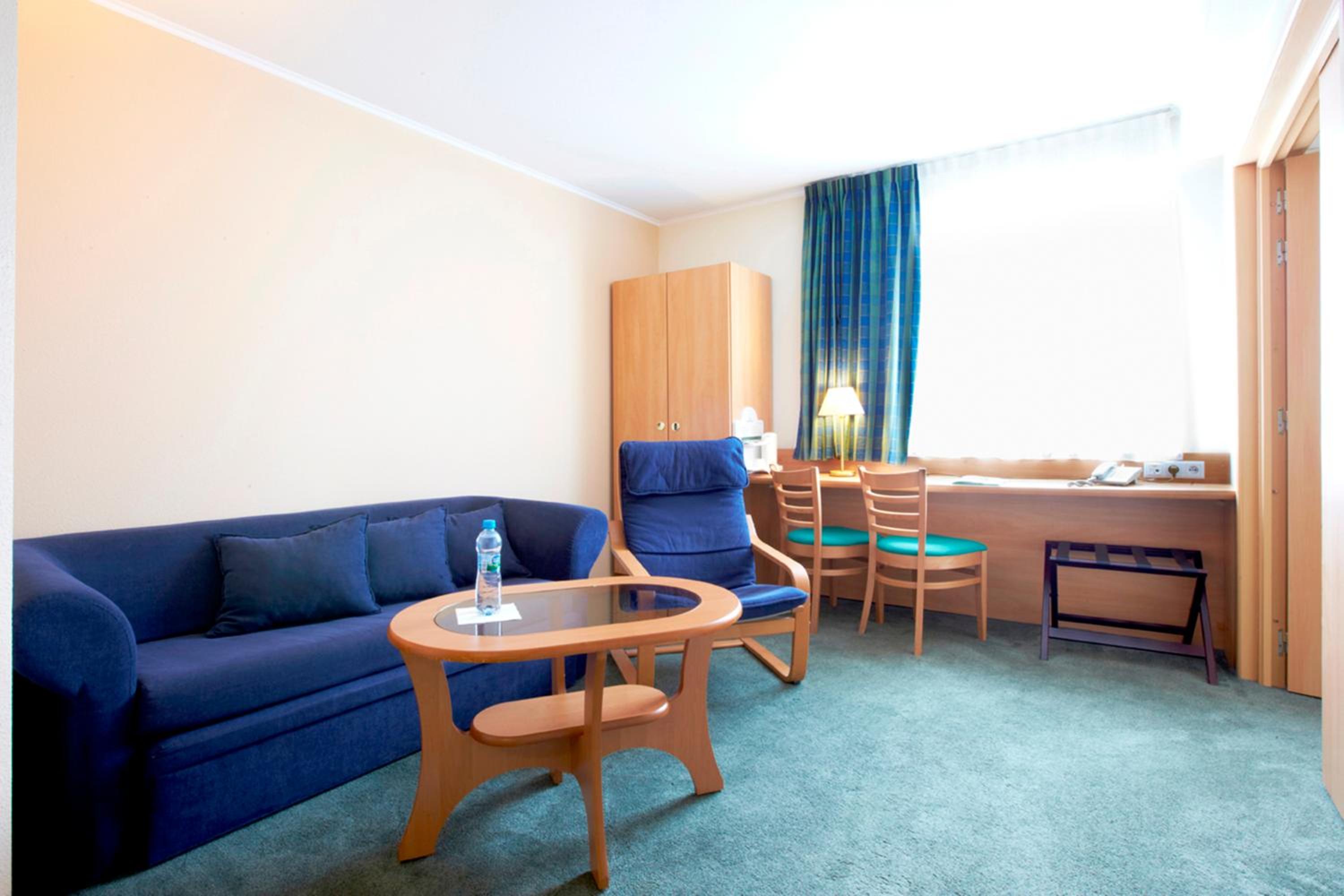 Suite - Photo 1