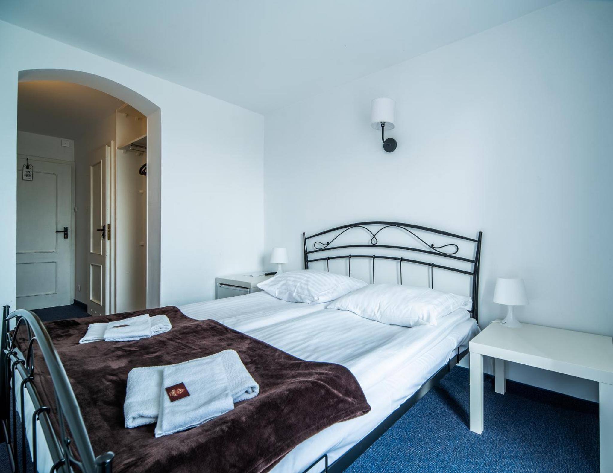 Double Room with Balcony - Photo 6