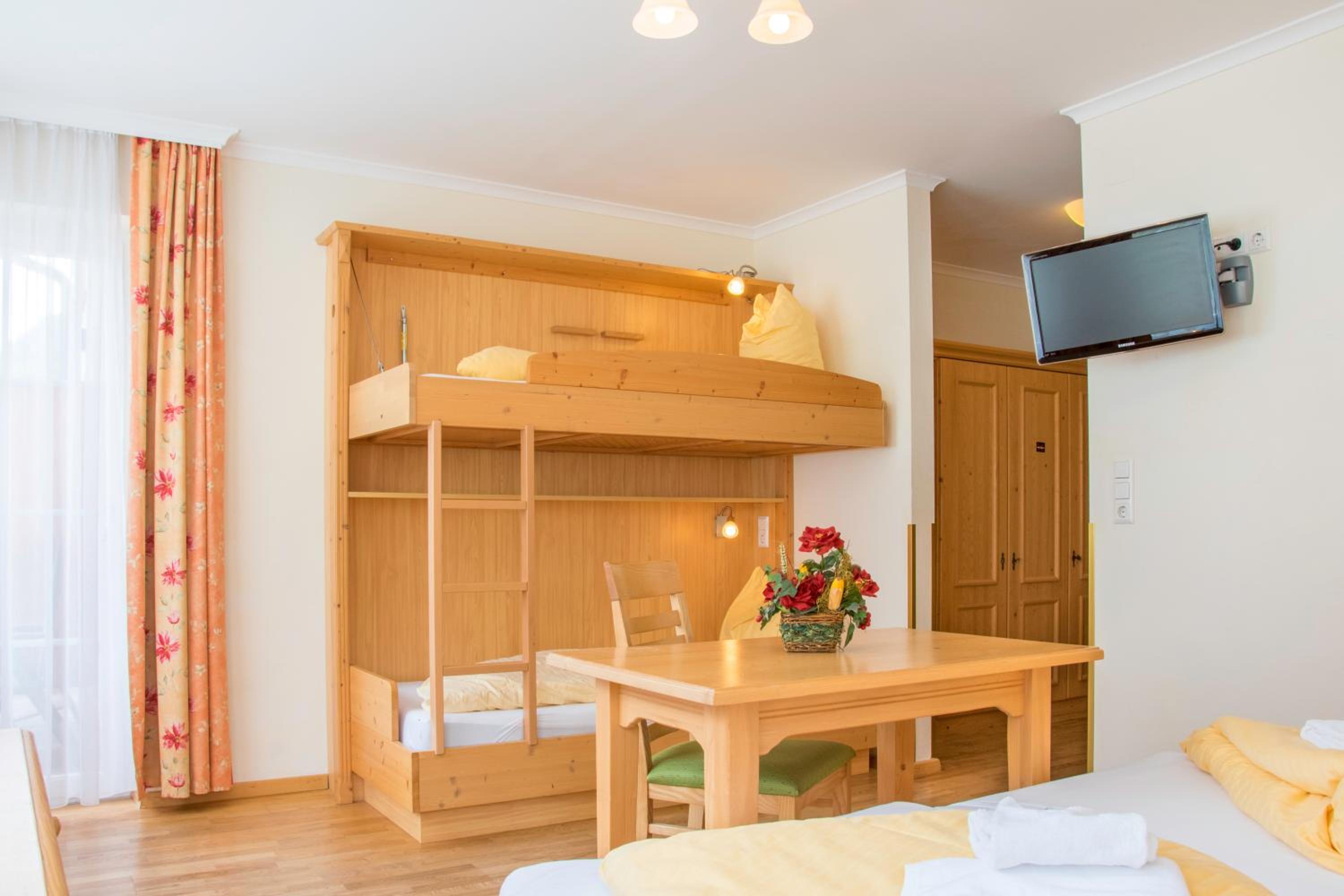 Suite - Photo 5