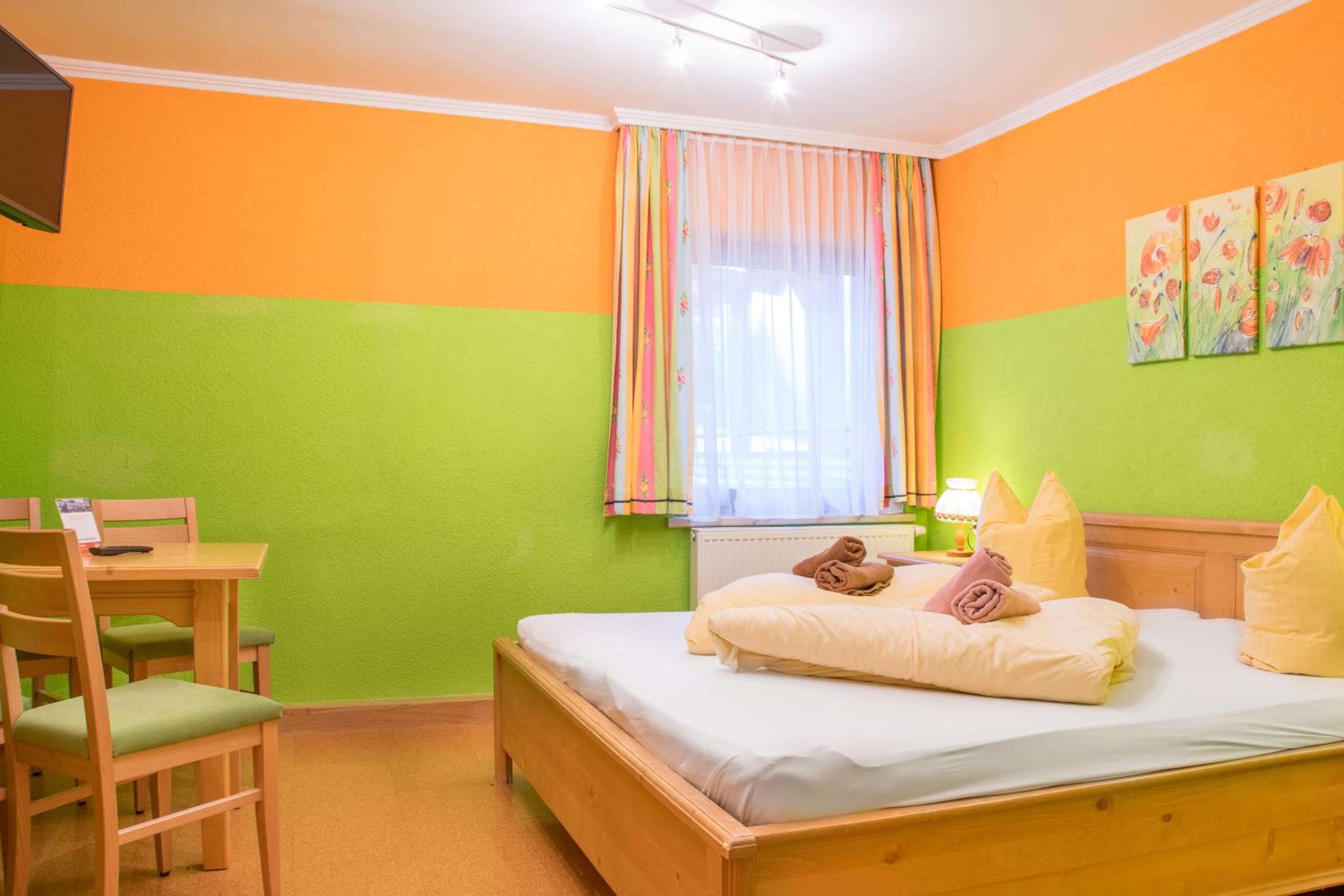Family Room (2 Adults + 1 Child) - Photo 7