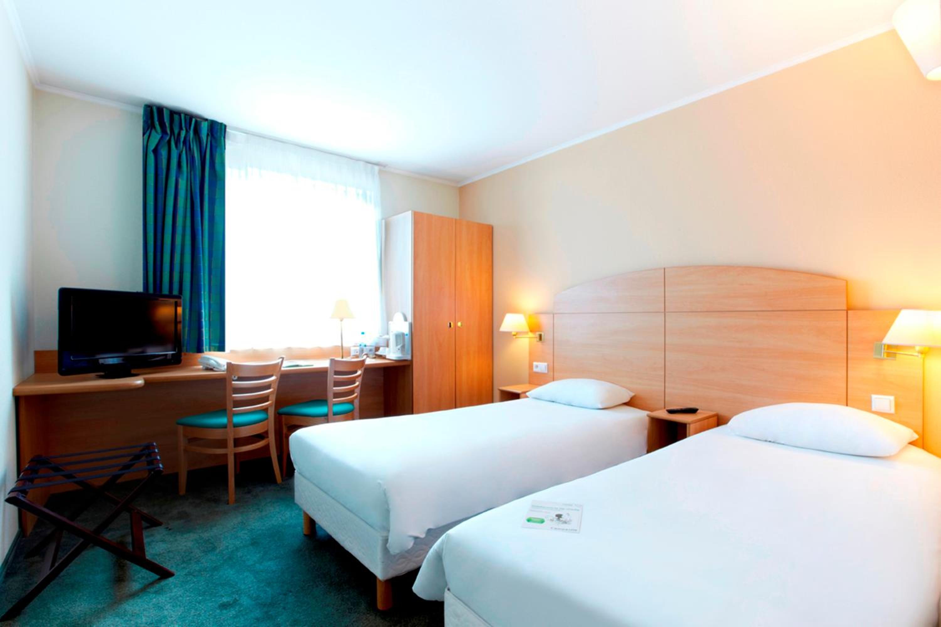 Standard Room - 2 Single Beds - Photo 1