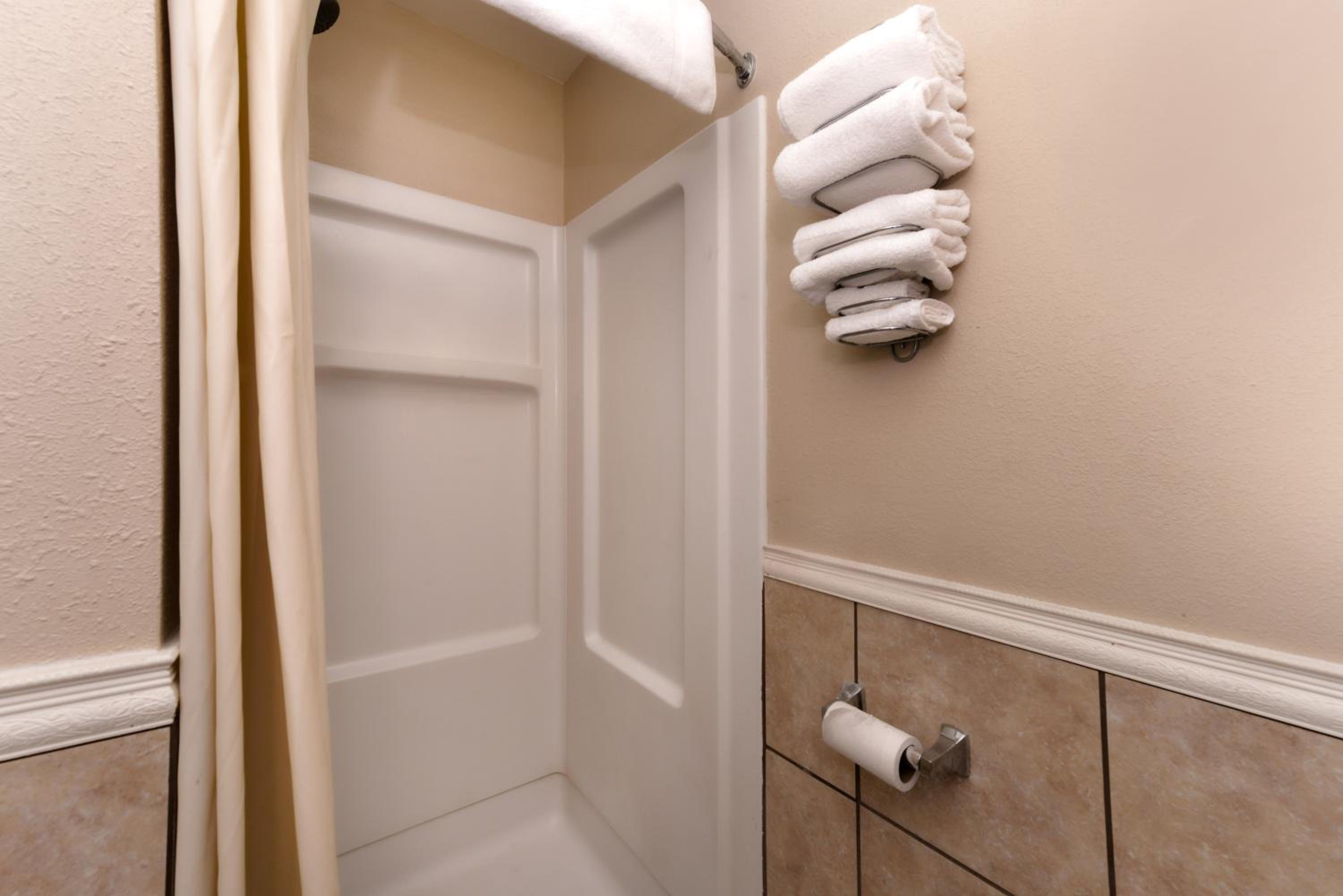 King Room - Non-Smoking - Photo 3