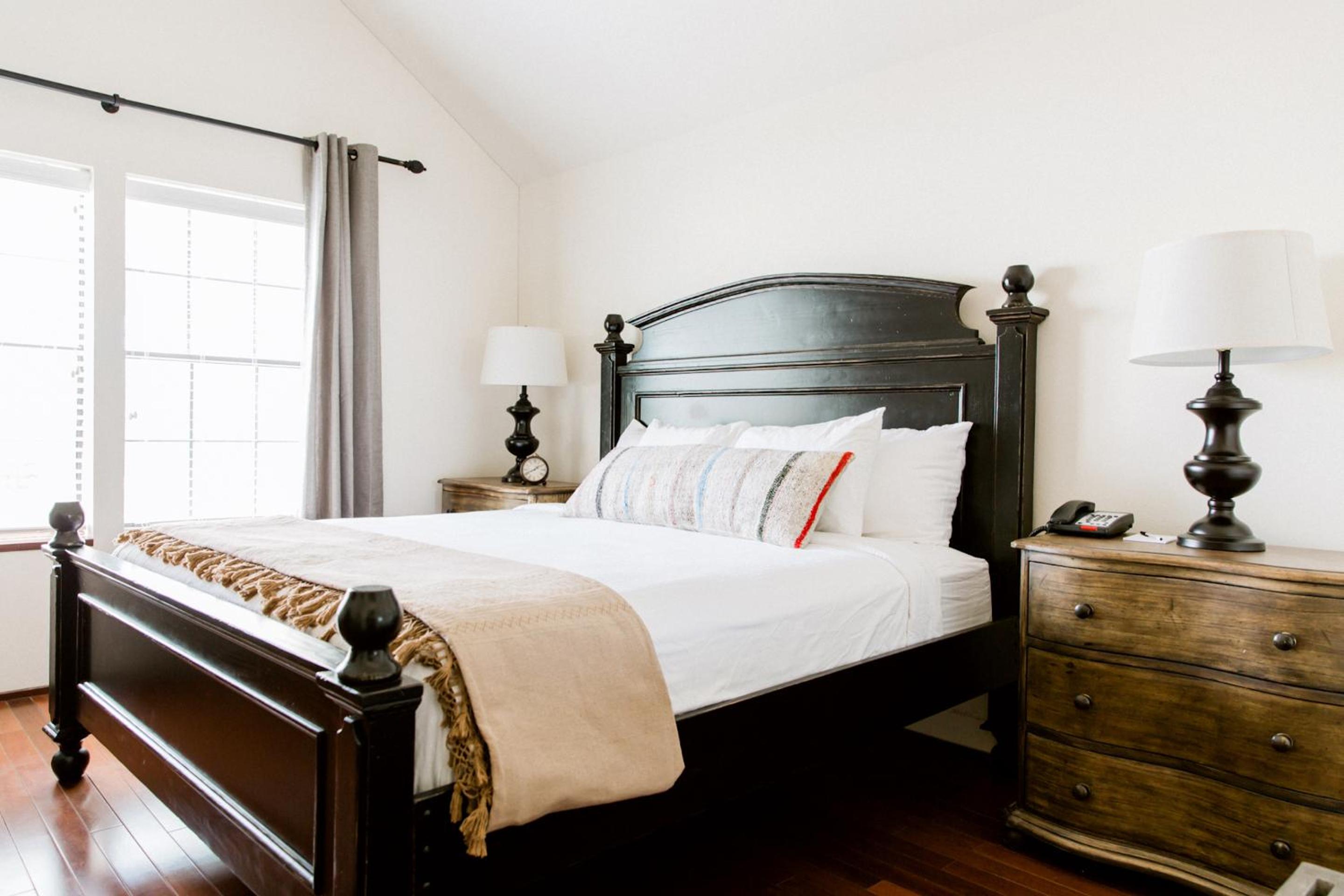 Standard King Room - Photo 1