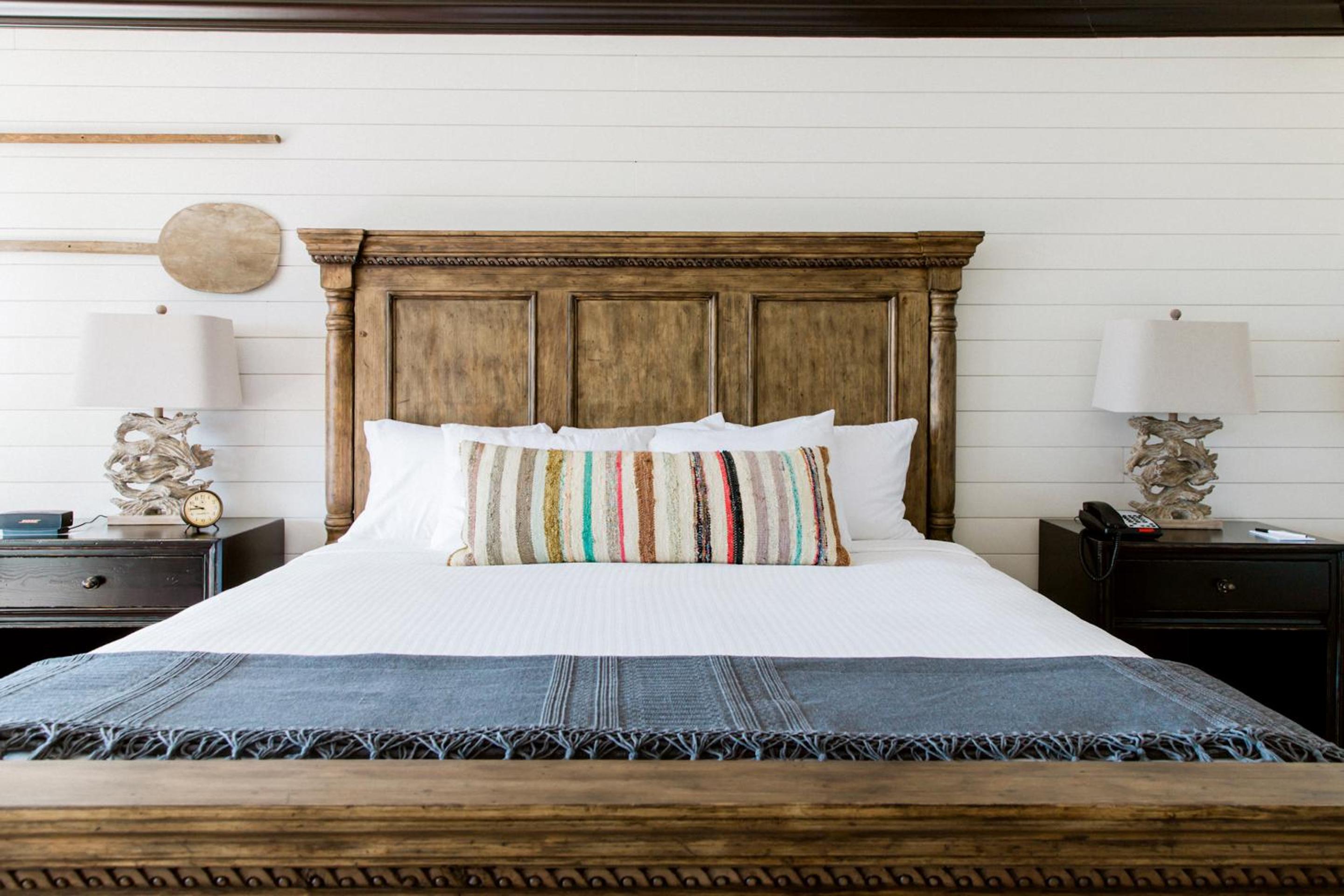 Deluxe King Room - Photo 5