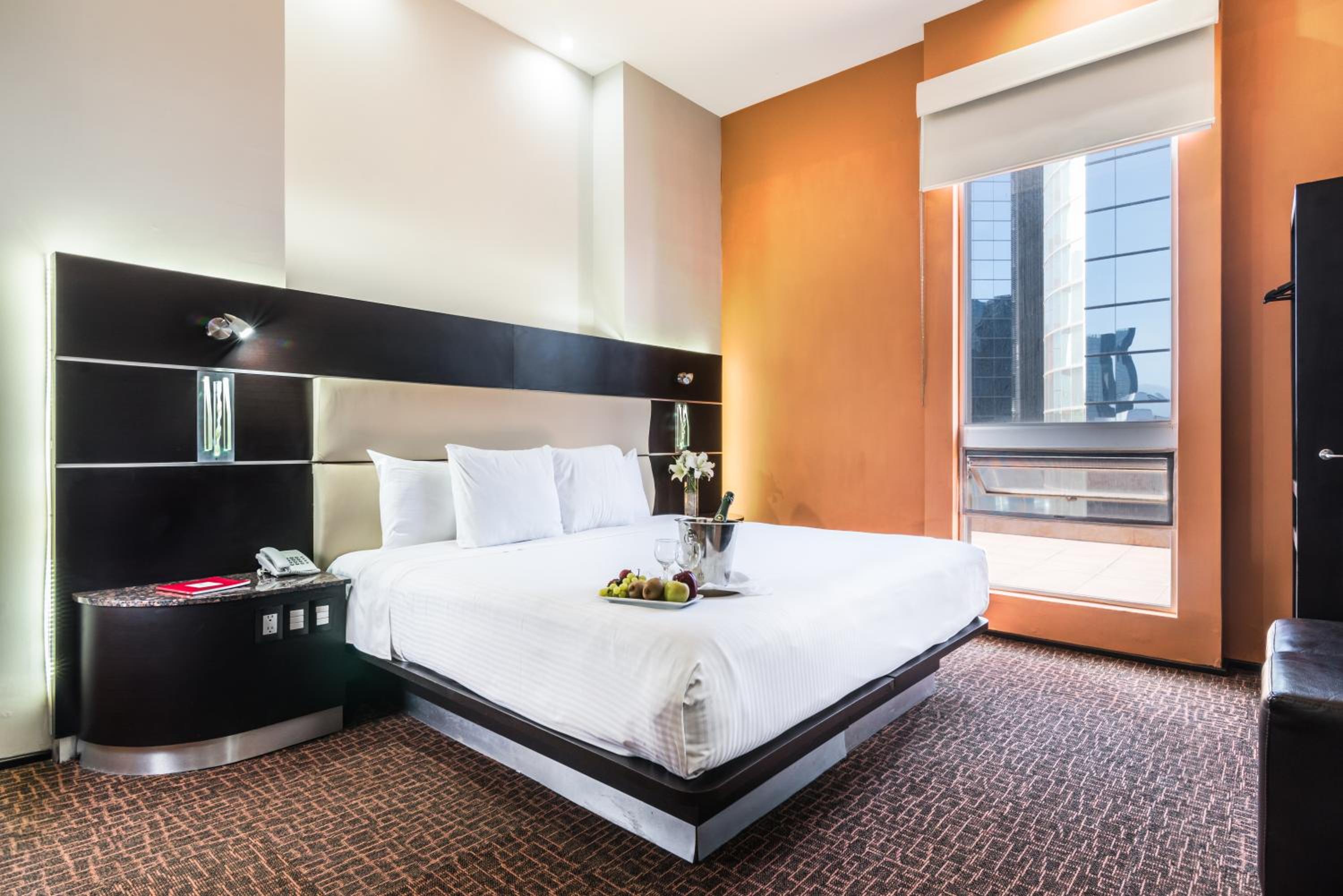 Deluxe King Room - Photo 1