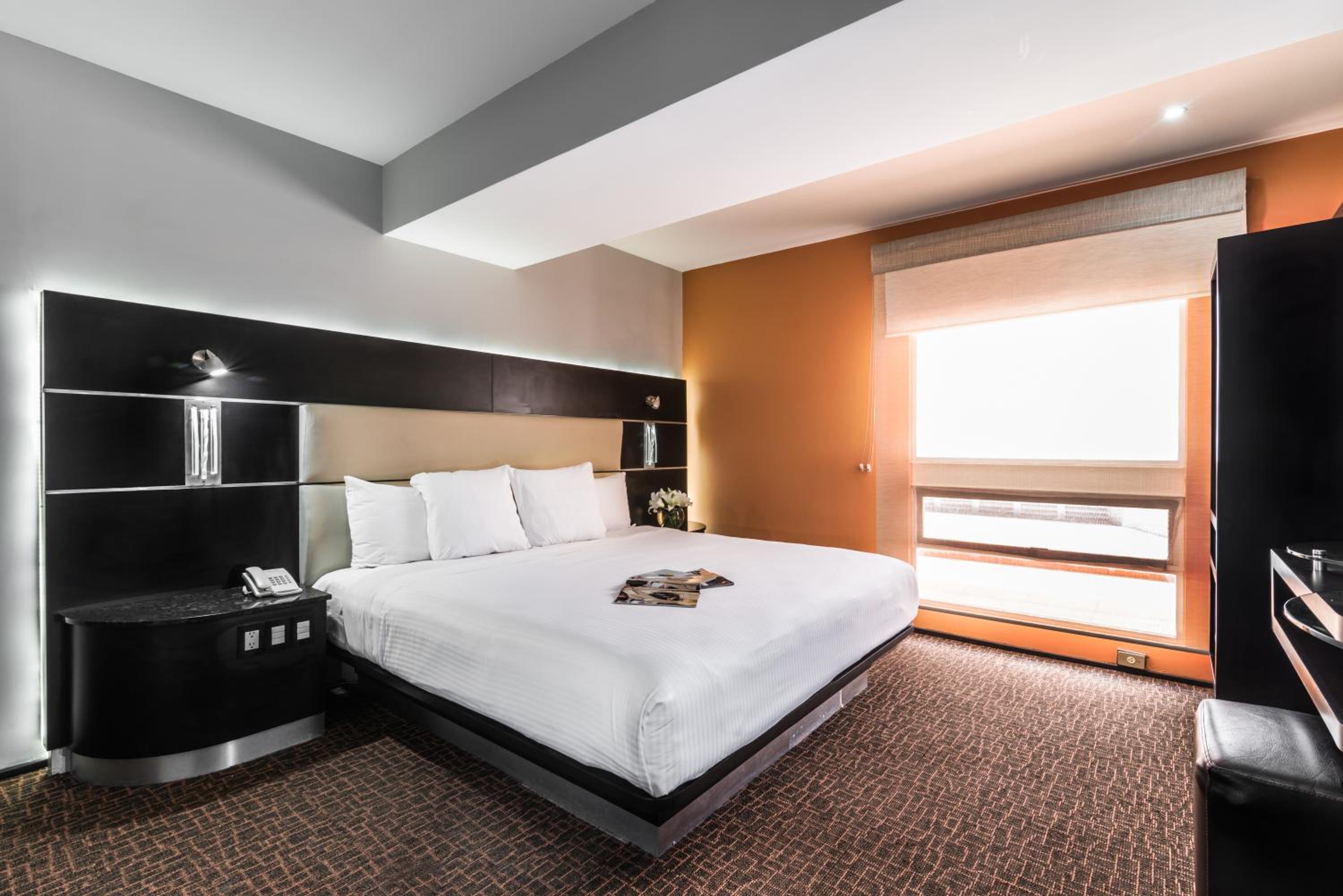 Deluxe King Room - Photo 6