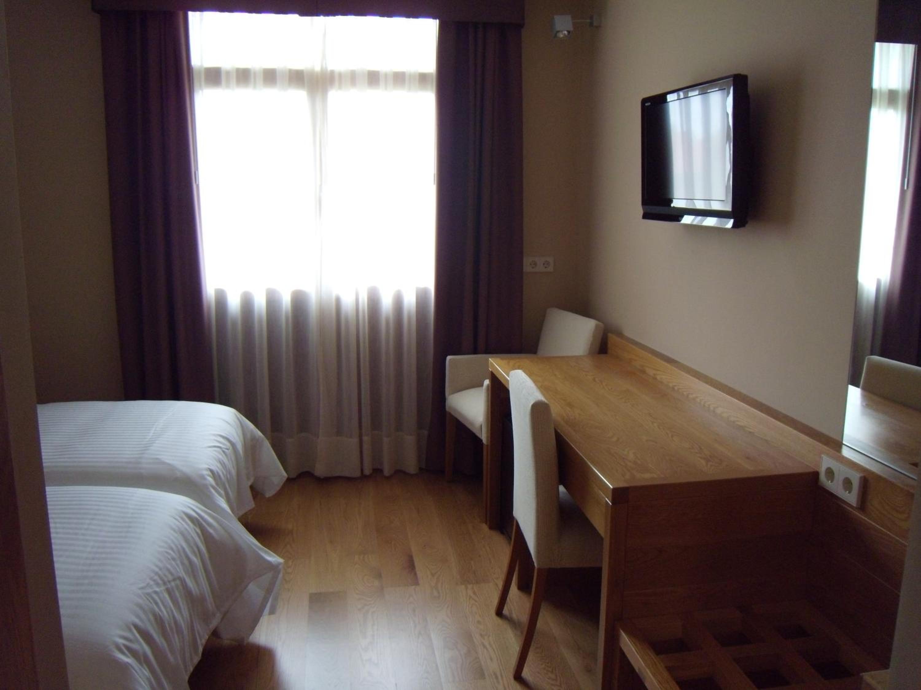 Double or Twin Room - Photo 13